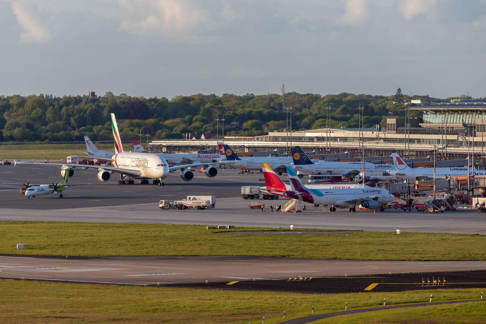 Hamburg Airport: Emirates Airbus A380-842 A388 A6-EVE MSN 250