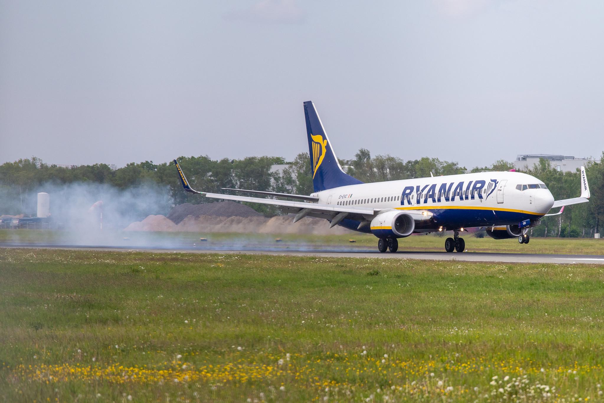 Hamburg Airport: Ryanair (FR / RYR) |  Boeing 737-8AS B738 | EI-EVC | MSN 40286