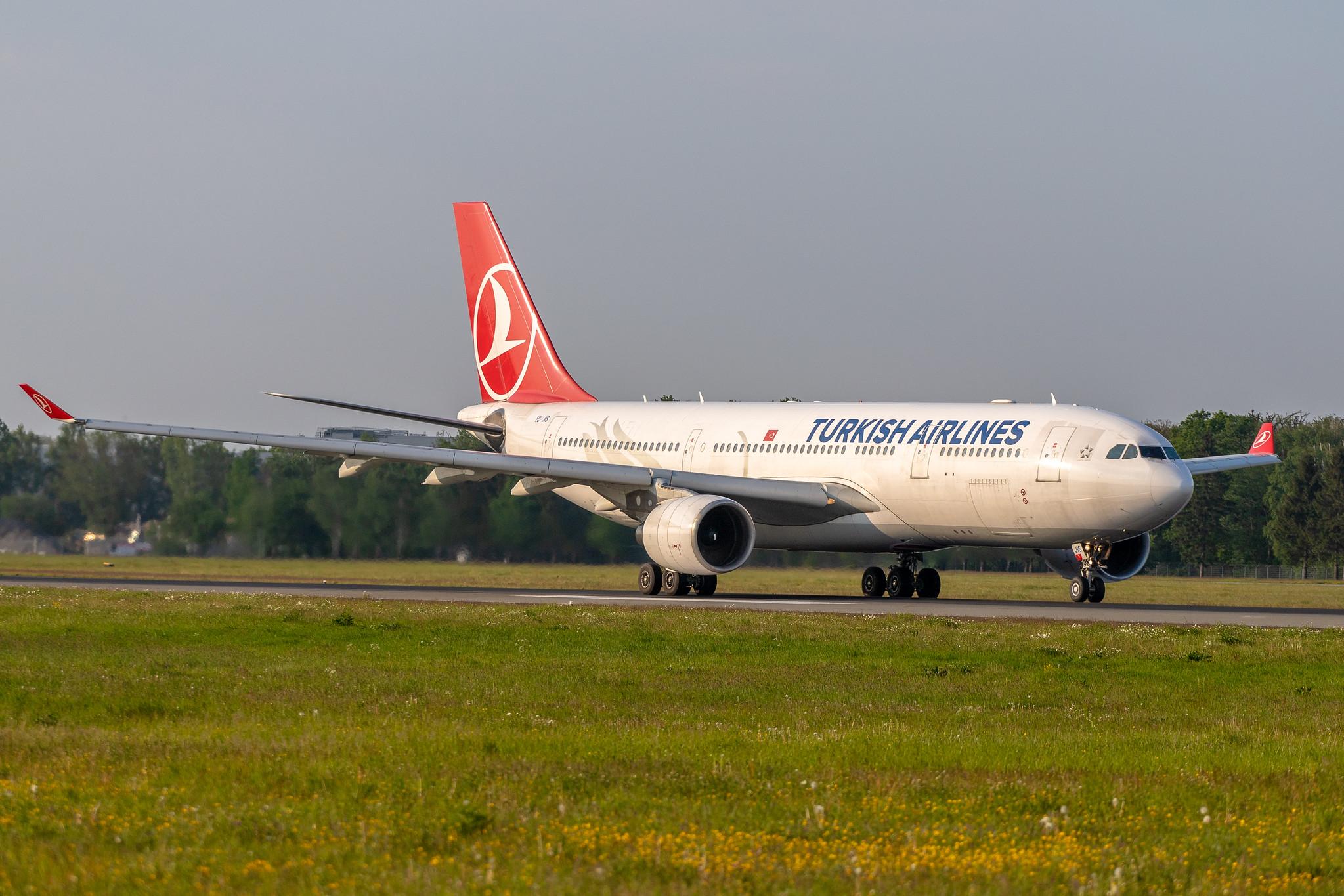 Hamburg Airport: Turkish Airlines (TK / THY) |  Airbus A330-223 A332 | TC-JIS | MSN 0961