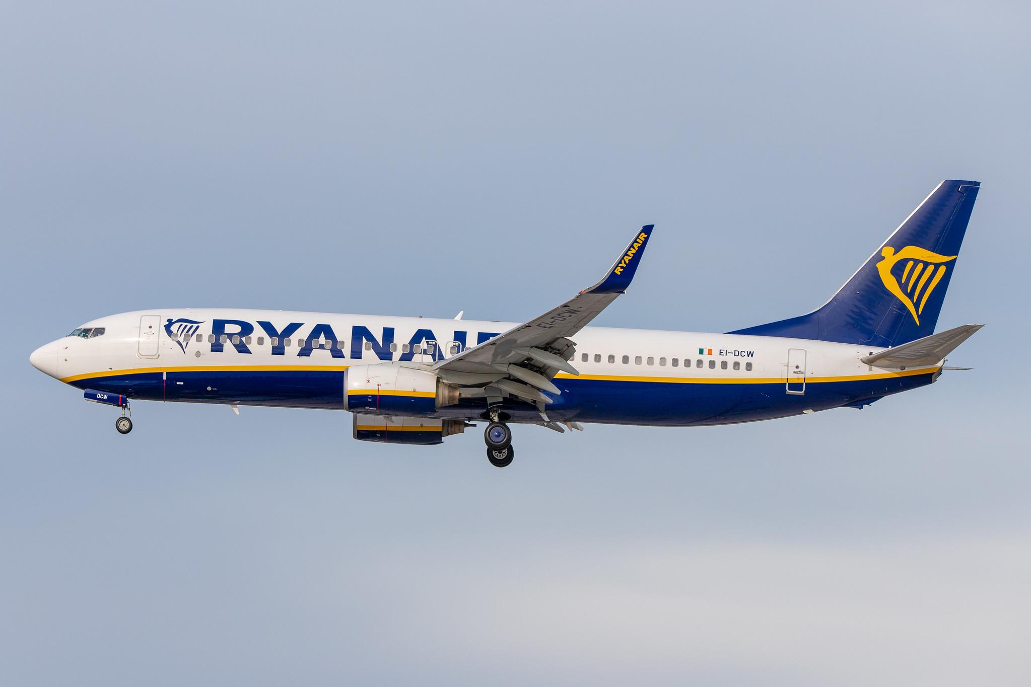 Hamburg Airport: Ryanair (FR / RYR) |  Boeing 737-8AS B738 | EI-DCW | MSN 33568