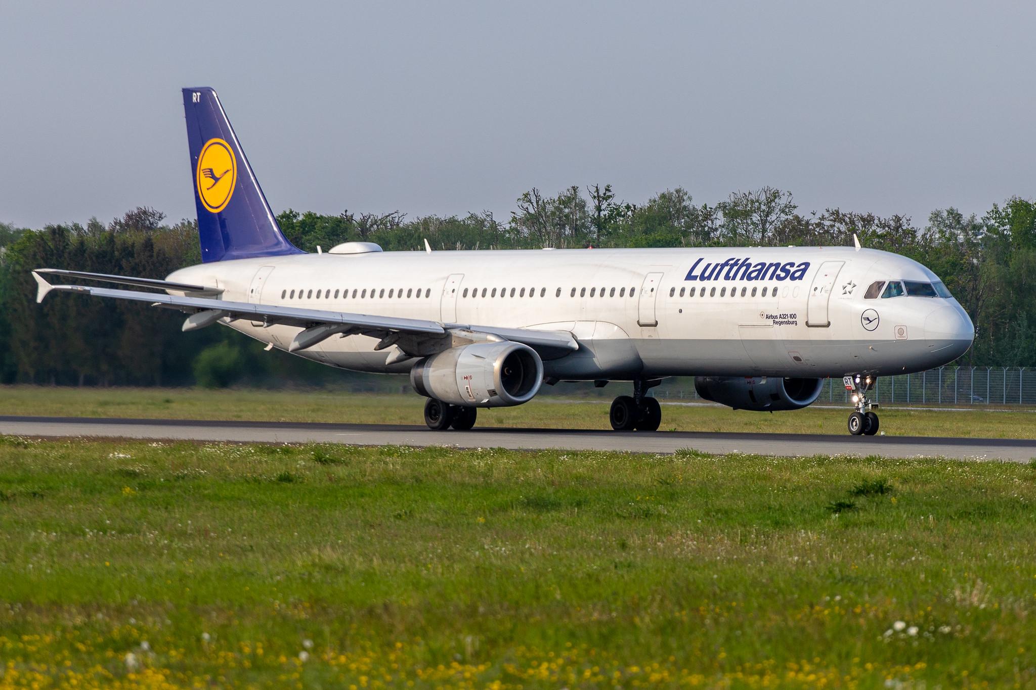 Hamburg Airport: Lufthansa (LH / DLH) |  Airbus A321-131 A321 | D-AIRT | MSN 0652