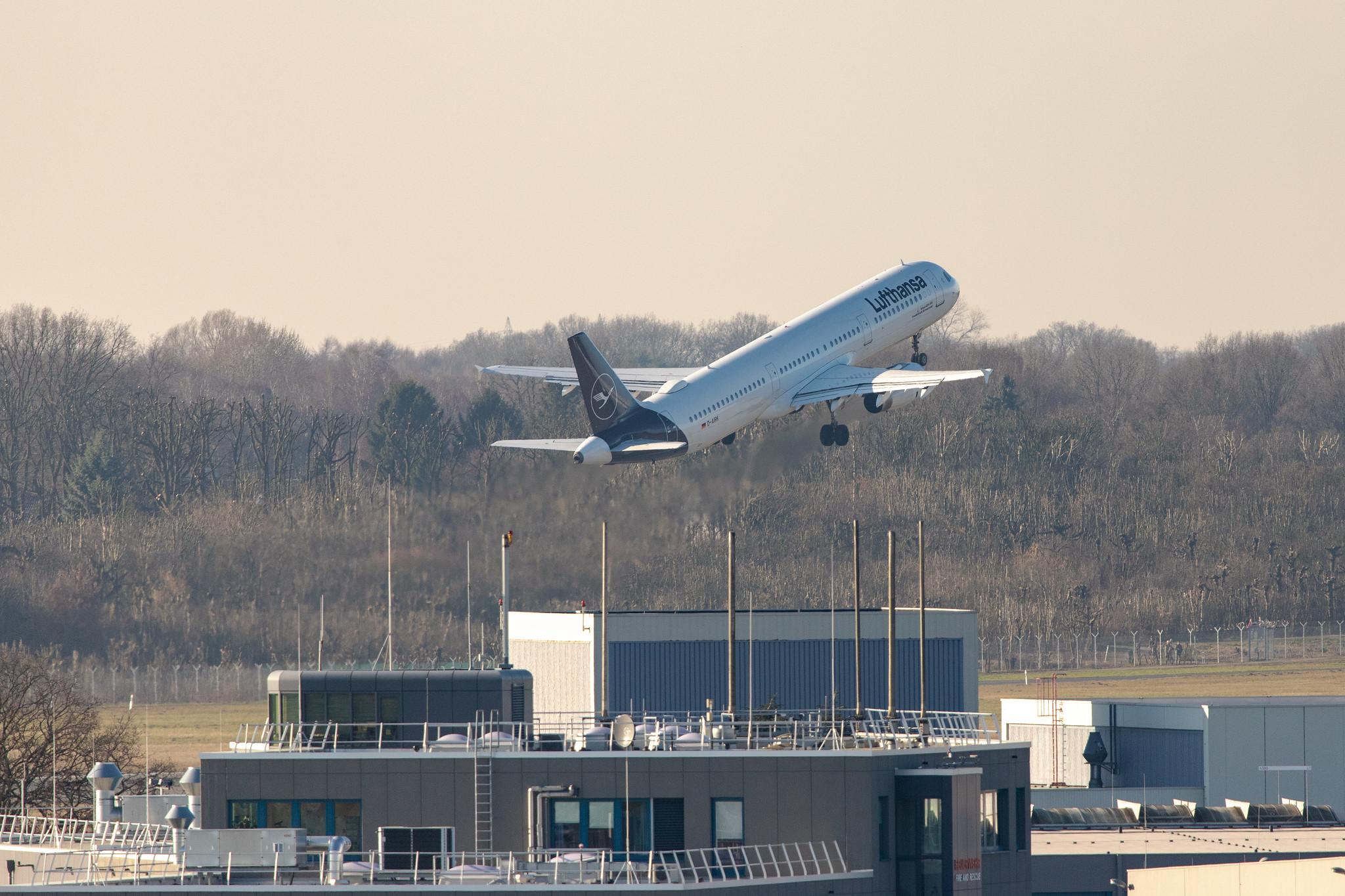 Hamburg Airport: Lufthansa (LH / DLH) |  Airbus A321-131 A321 | D-AIRK | MSN 0502