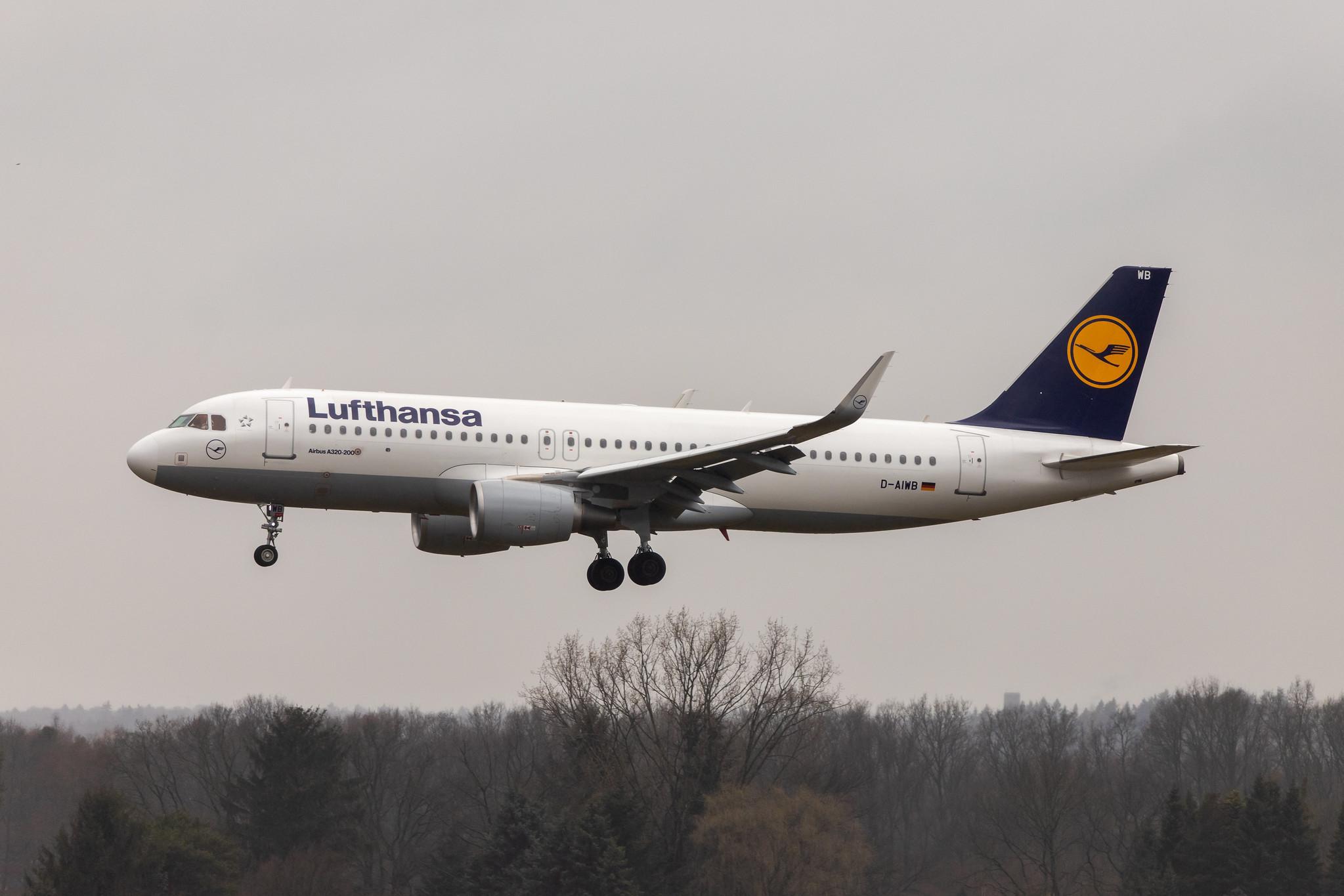 Hamburg Airport: Lufthansa (LH / DLH) |  Airbus A320-214 A320 | D-AIWB | MSN 7699