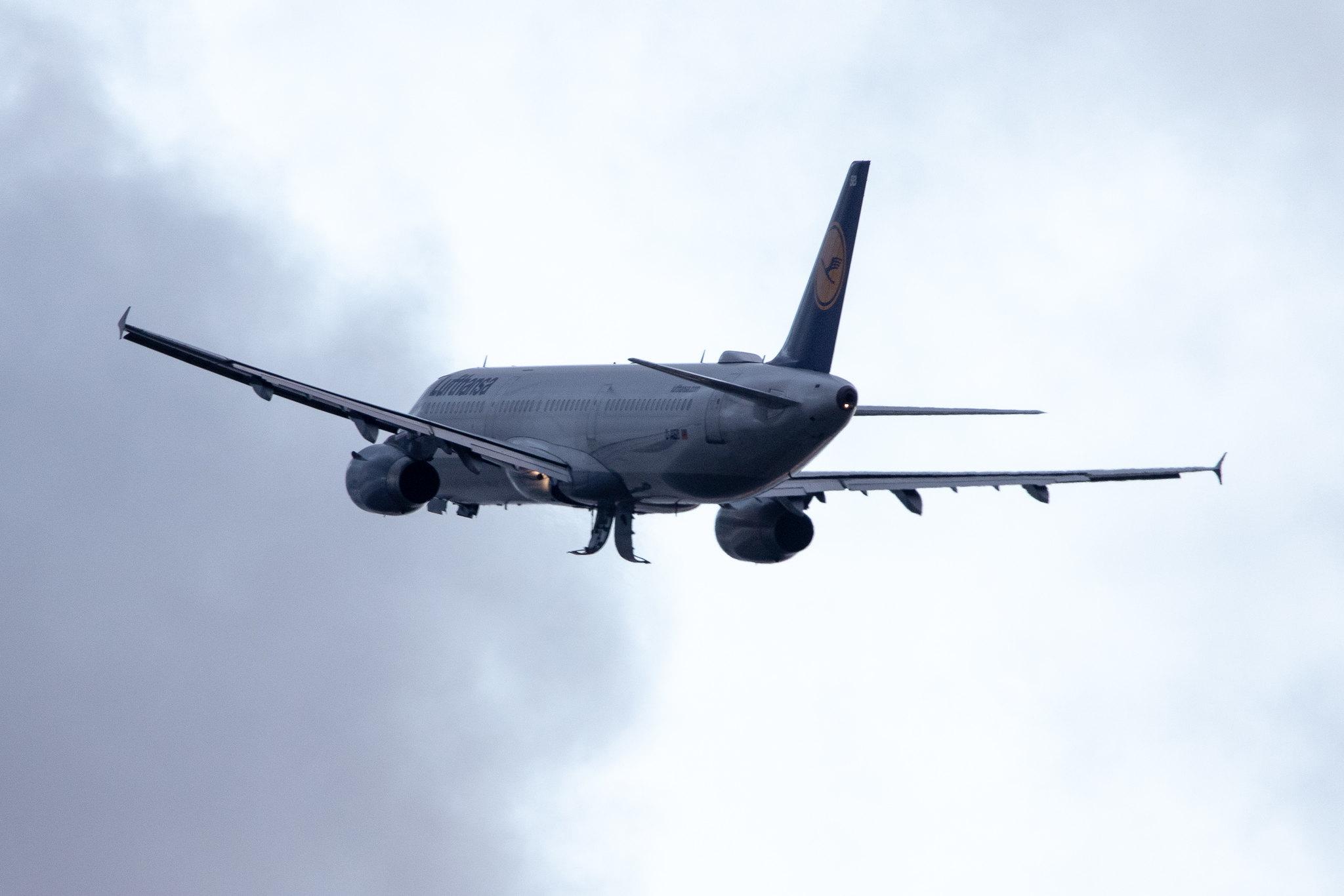 Hamburg Airport: Lufthansa (LH / DLH) |  Airbus A321-231 A321 | D-AISB | MSN 1080