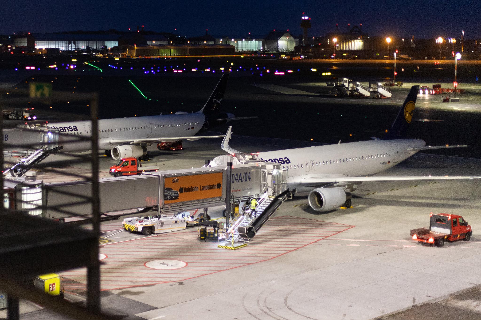 Hamburg Airport: Lufthansa (LH / DLH) |  Airbus A320-214 A320 | D-AIUV | MSN 7174
