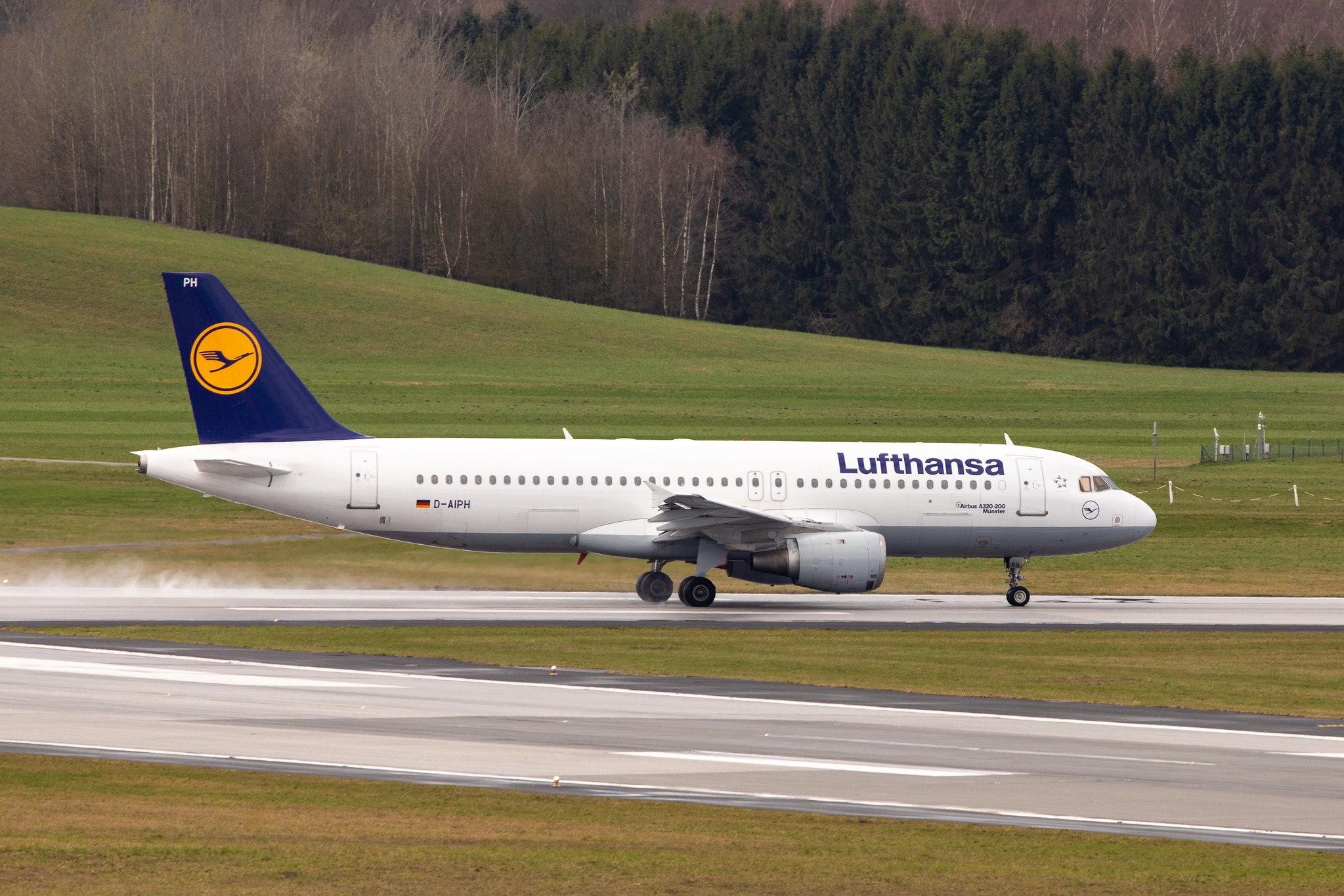 Hamburg Airport: Lufthansa (LH / DLH) |  Airbus A320-211 A320 | D-AIPH | MSN 0086