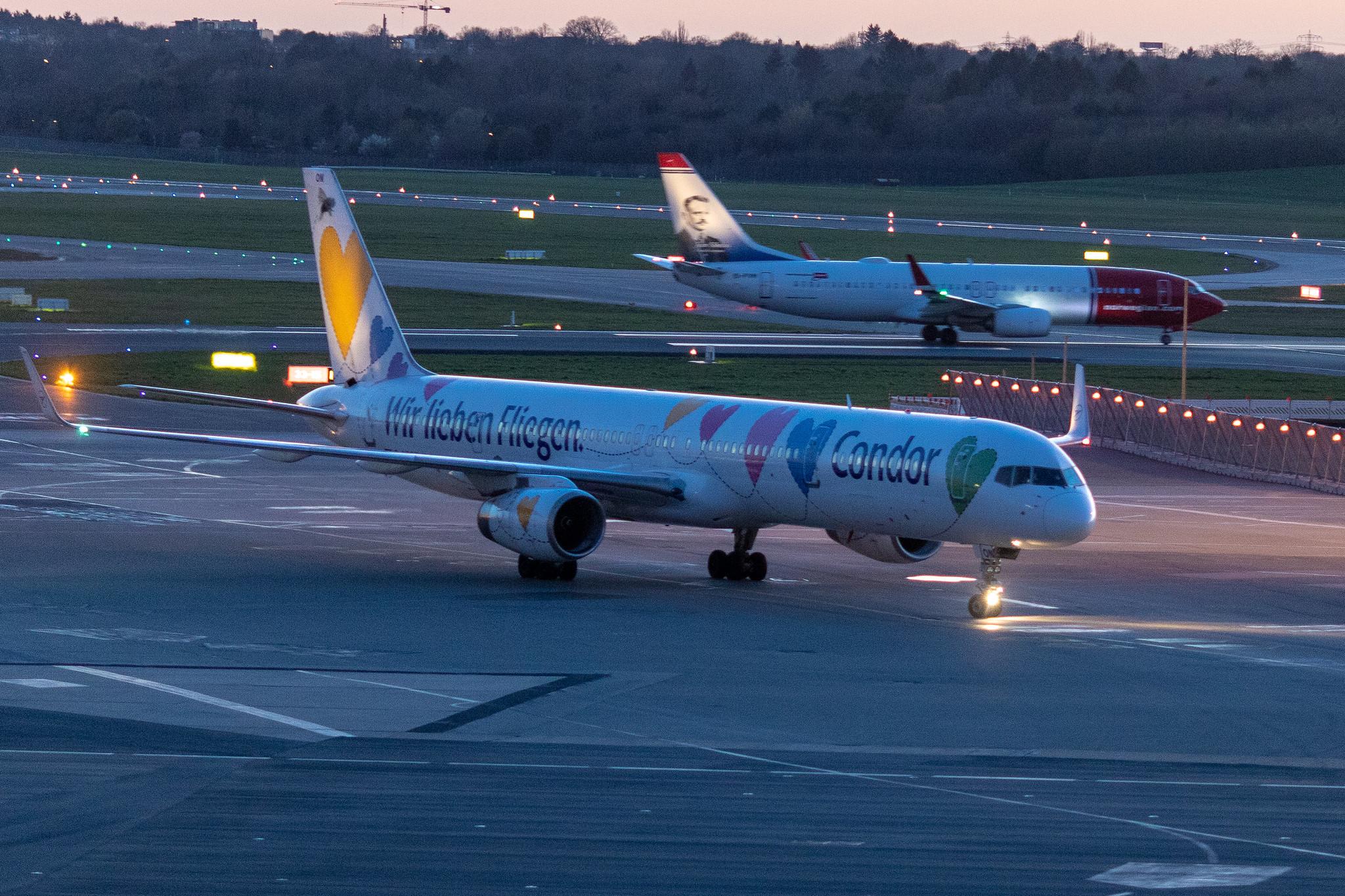 Hamburg Airport: Condor (DE / CFG) |  Livery: Wir Lieben Fliegen Livery |  Boeing 757-330 B753 | D-ABON | MSN 29023