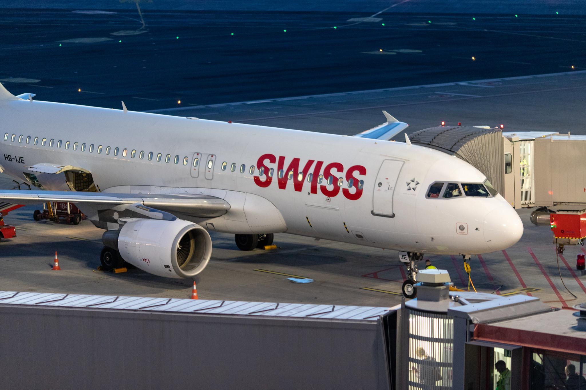 Hamburg Airport: Swiss (LX / SWR) |  Airbus A320-214 A320 | HB-IJE | MSN 0559