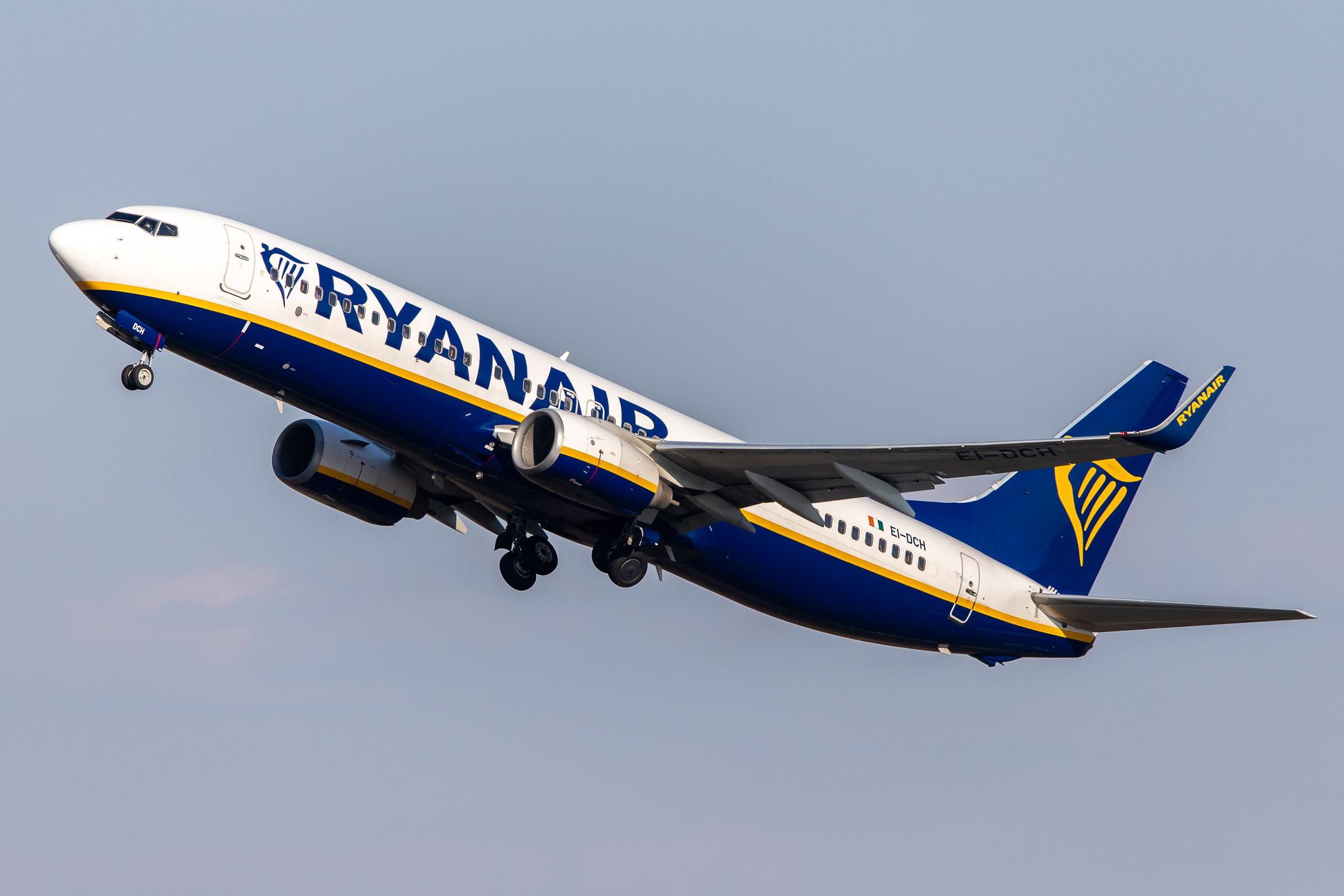 Köln Bonn Airport: Ryanair Boeing 737-8AS B738 EI-DCH