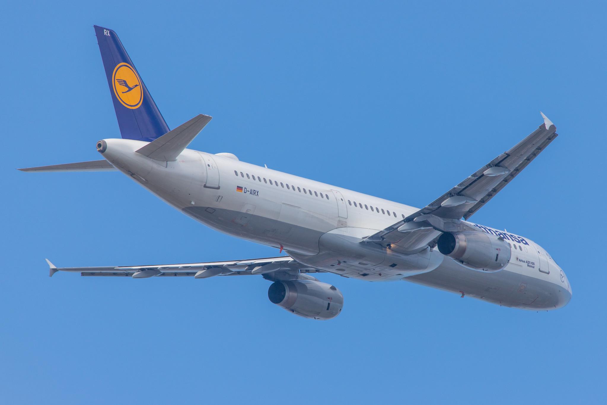 Hamburg Airport: Lufthansa (LH / DLH) |  Airbus A321-131 A321 | D-AIRX | MSN 0887
