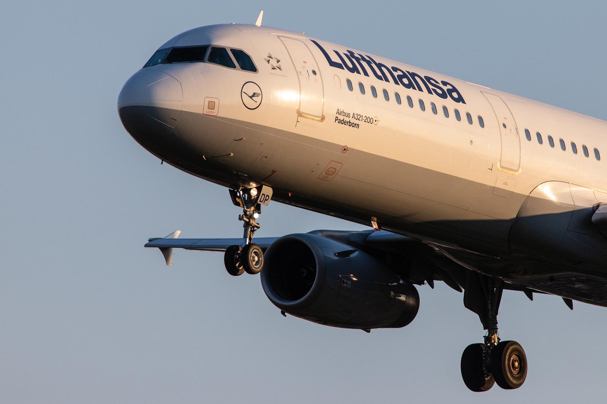 Hamburg Airport: Lufthansa (LH / DLH) |  Airbus A321-231 A321 | D-AIDP | MSN 5049