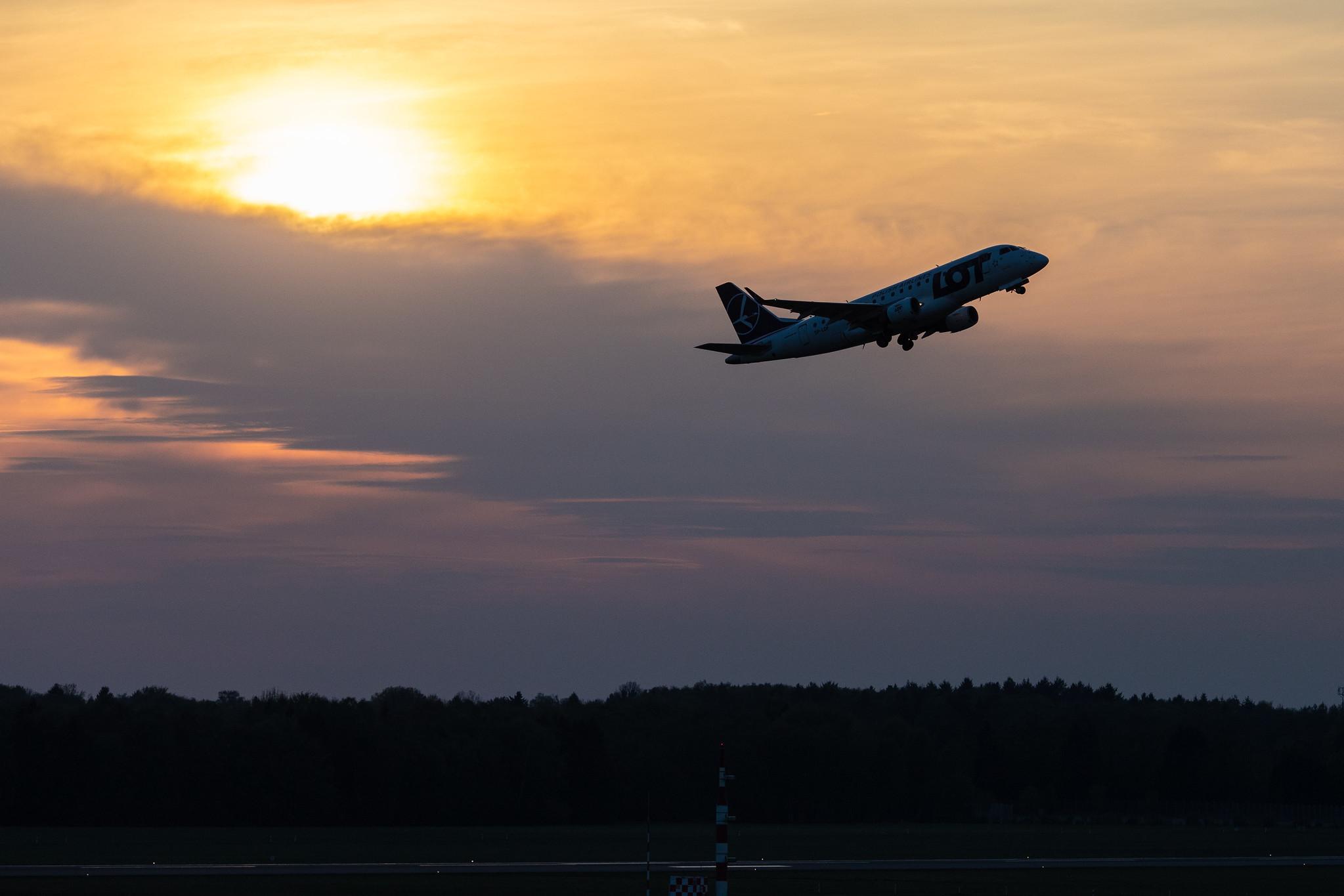 Hamburg Airport: LOT (LO / LOT) |  Embraer E170STD E170 | SP-LDF | MSN 17000035