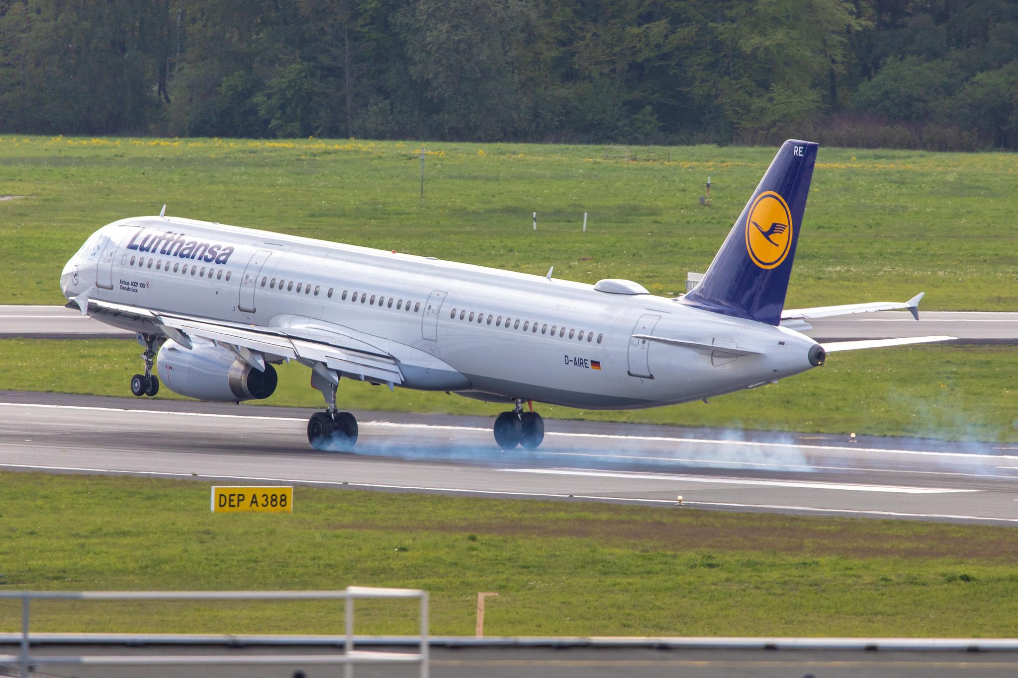 Hamburg Airport: Lufthansa (LH / DLH) |  Airbus A321-131 A321 | D-AIRE | MSN 0484