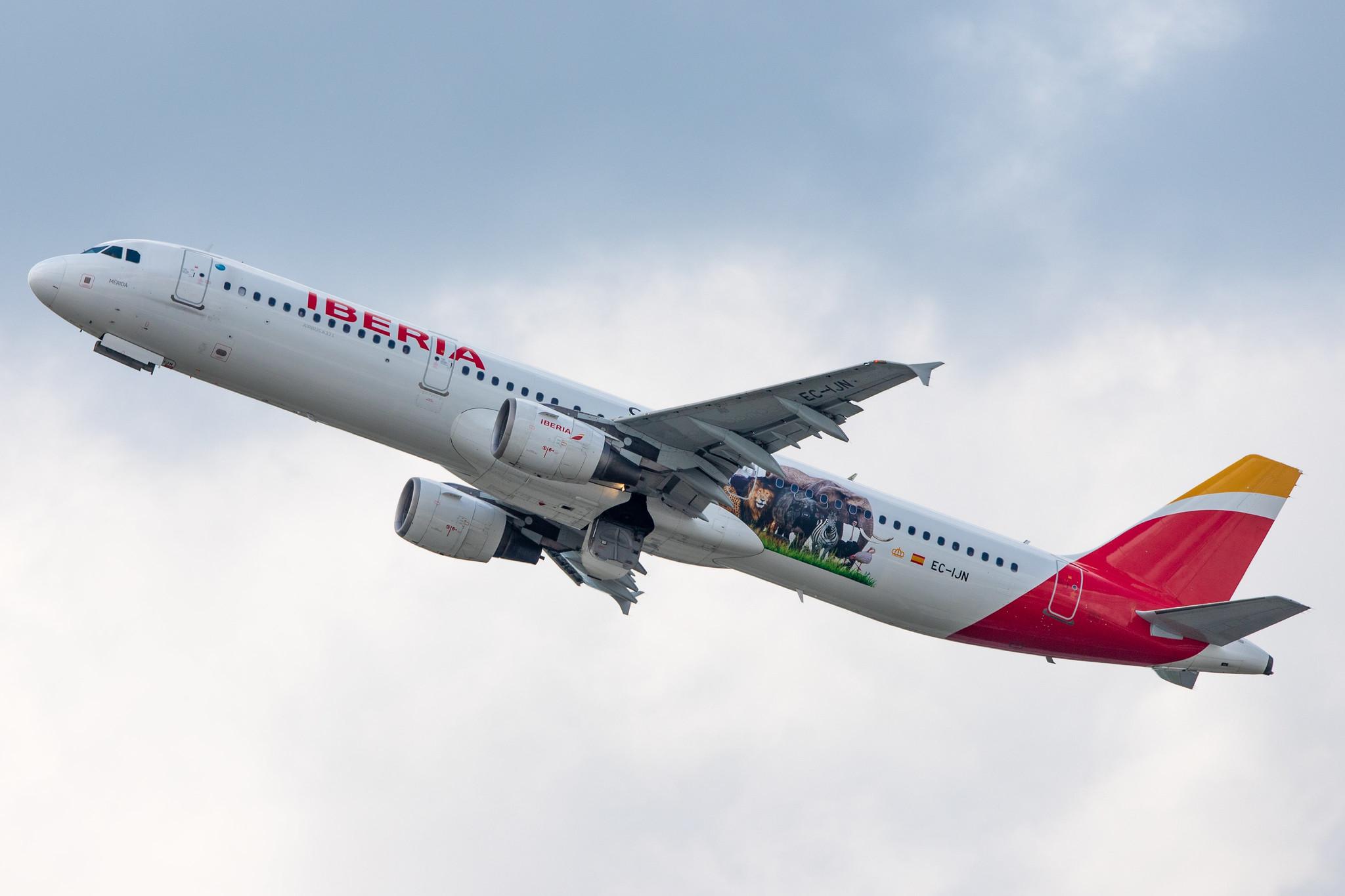 Hamburg Airport: Iberia (IB / IBE) | Livery: Cantabria Livery | Airbus A321-212 A321 | EC-IJN | MSN 1836