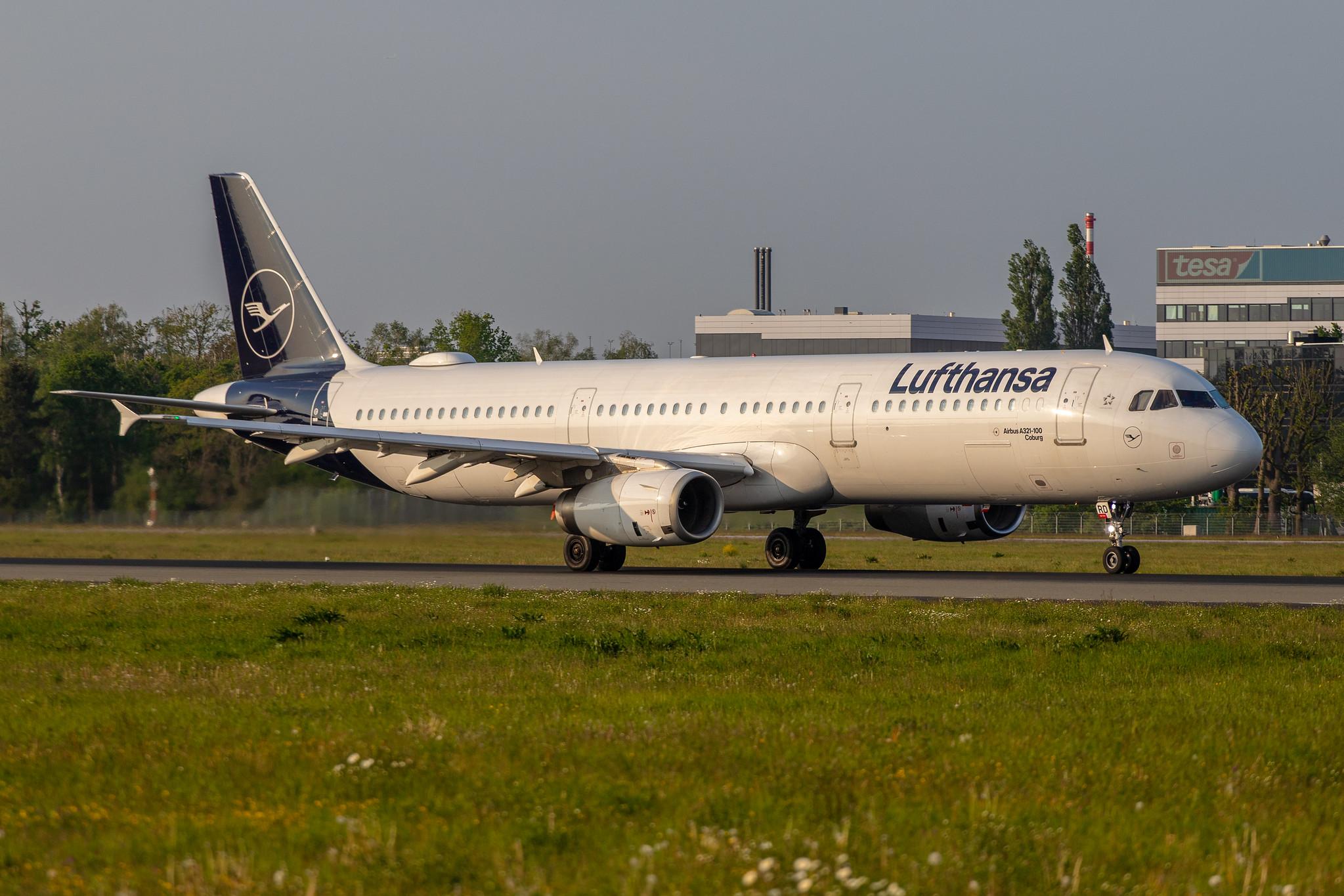 Hamburg Airport: Lufthansa (LH / DLH) |  Airbus A321-131 A321 | D-AIRD | MSN 0474