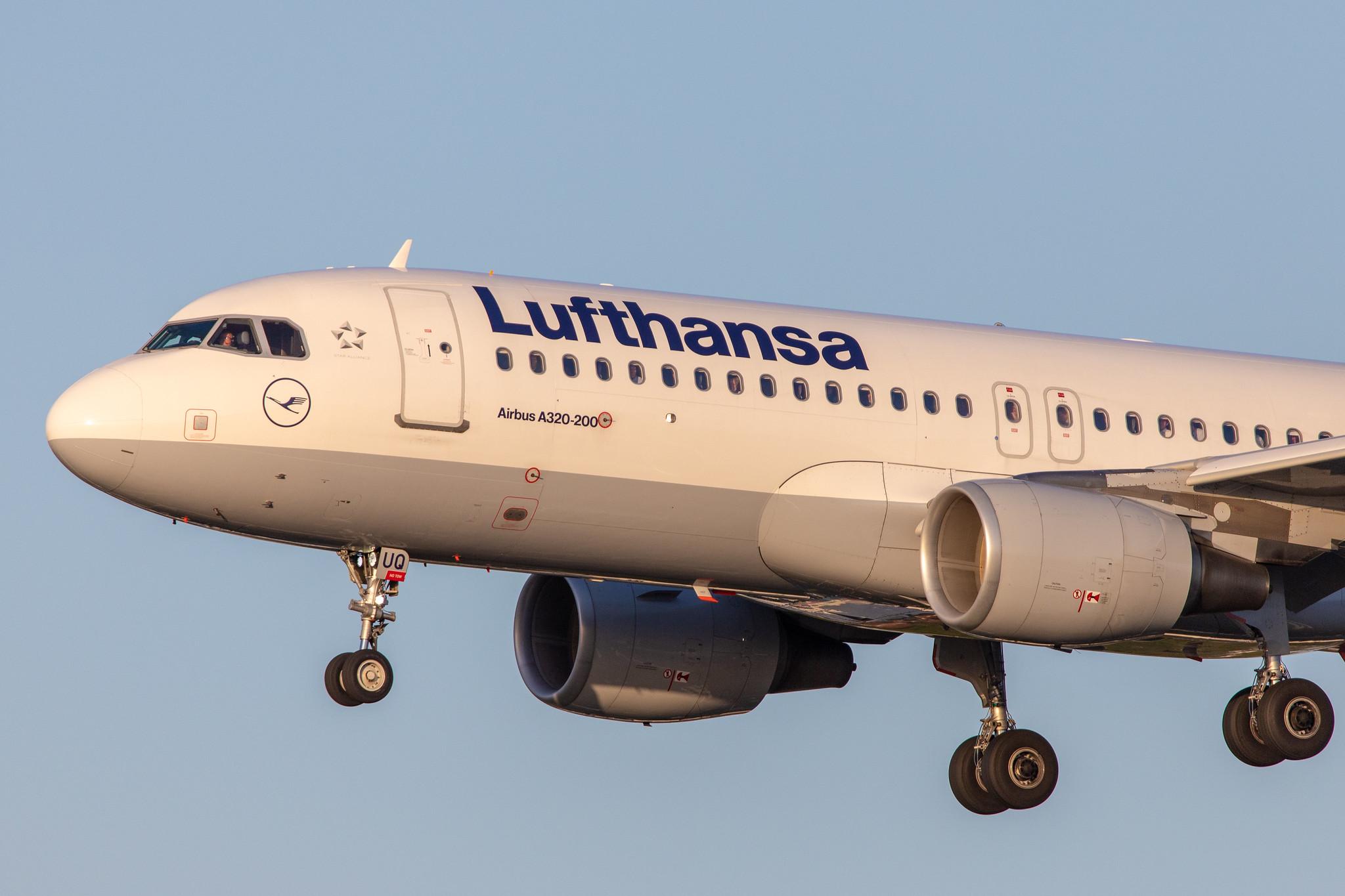 Hamburg Airport: Lufthansa (LH / DLH) |  Airbus A320-214 A320 | D-AIUQ | MSN 6947