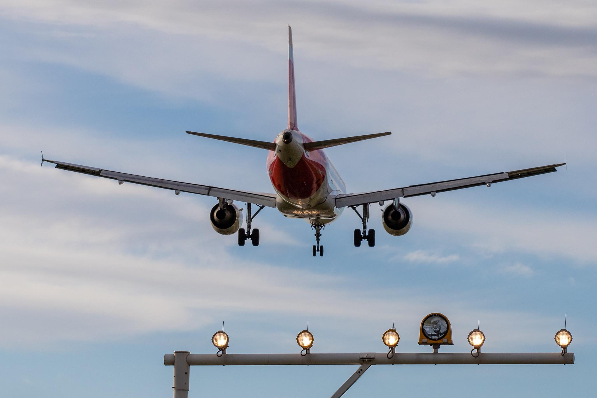 Hamburg Airport: Iberia (IB / IBE) |  Airbus A320-214 A320 | EC-IEF | MSN 1655