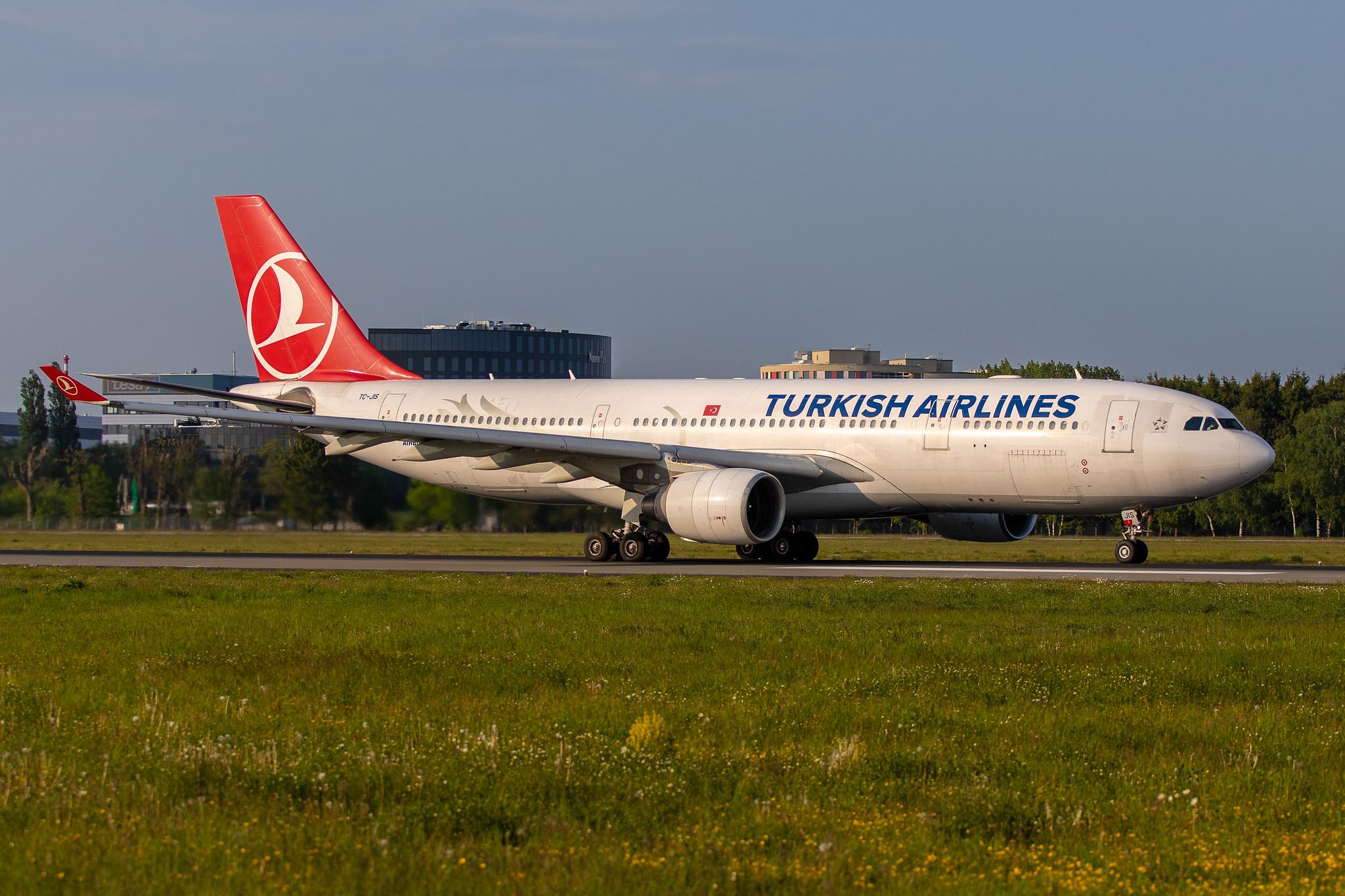 Hamburg Airport: Turkish Airlines (TK / THY) |  Airbus A330-223 A332 | TC-JIS | MSN 0961