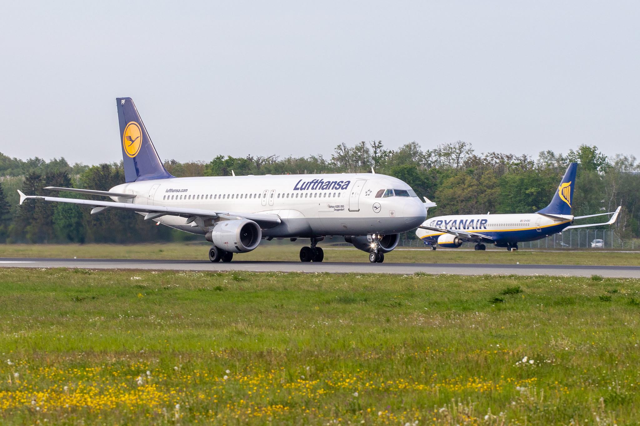 Hamburg Airport: Lufthansa (LH / DLH) |  Airbus A320-211 A320 | D-AIPF | MSN 0083