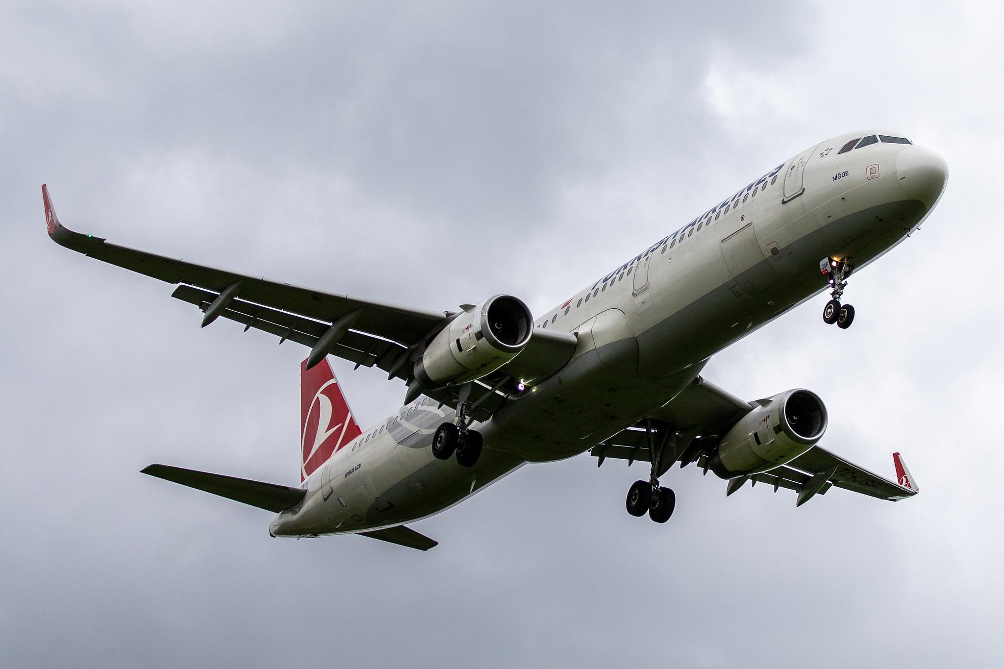 Hamburg Airport: Turkish Airlines (TK / THY) |  Airbus A321-231 A321 | TC-JSF | MSN 5465