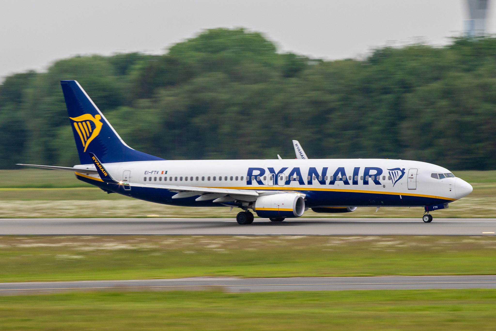 Hamburg Airport: Ryanair (FR / RYR) |  Boeing 737-8AS B738 | EI-FTV | MSN 44770