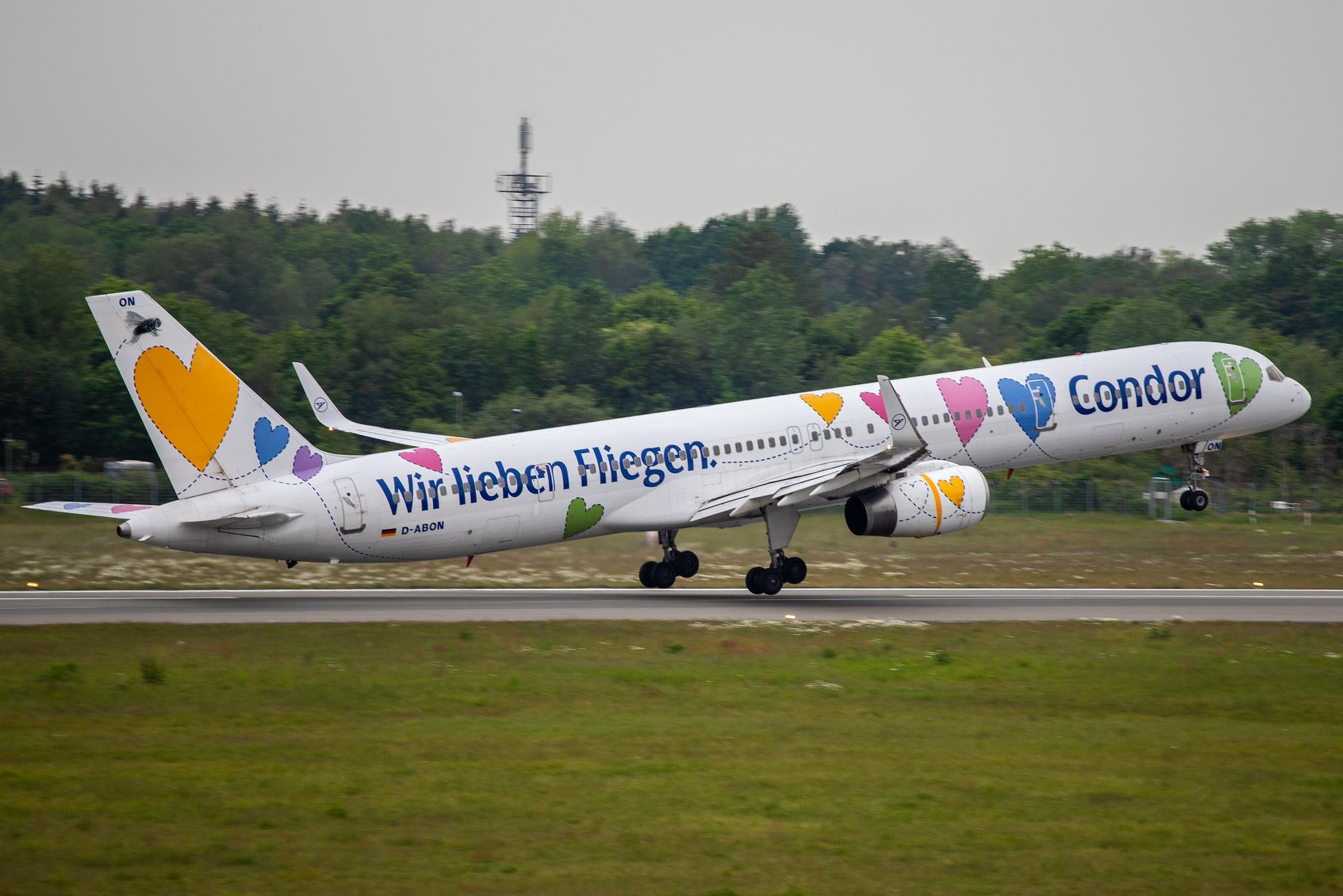 Hamburg Airport: Condor (DE / CFG) |  Livery: Wir Lieben Fliegen Livery |  Boeing 757-330 B753 | D-ABON | MSN 29023
