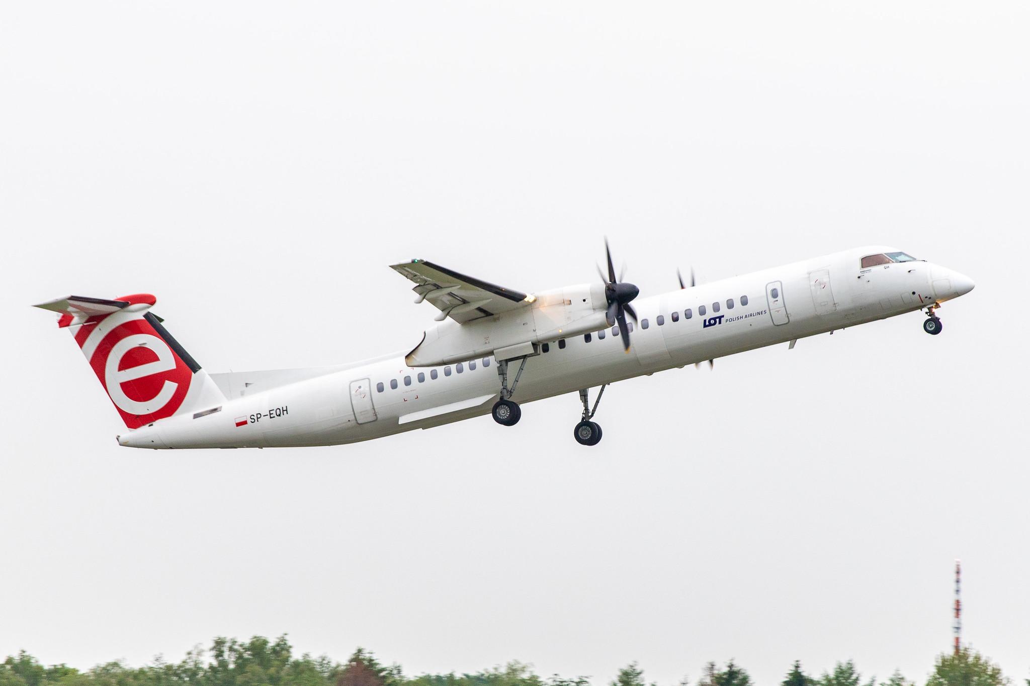 Hamburg Airport: LOT (LO / LOT) |  De Havilland Canada Dash 8-400 DH8D | SP-EQH | MSN 4424