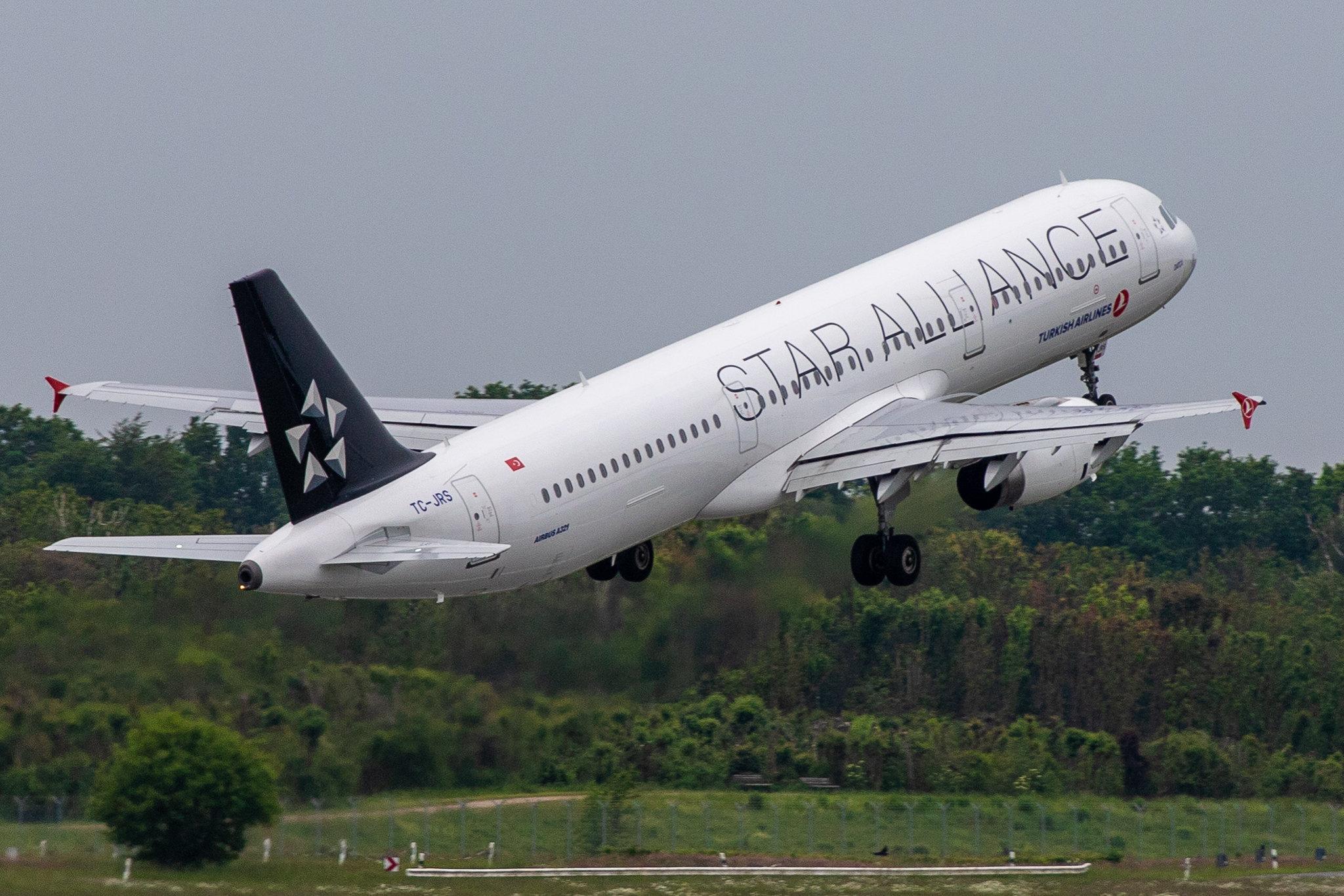 Hamburg Airport: Turkish Airlines (TK / THY) |  Livery: Star Alliance Livery |  Airbus A321-231 A321 | TC-JRS | MSN 4761