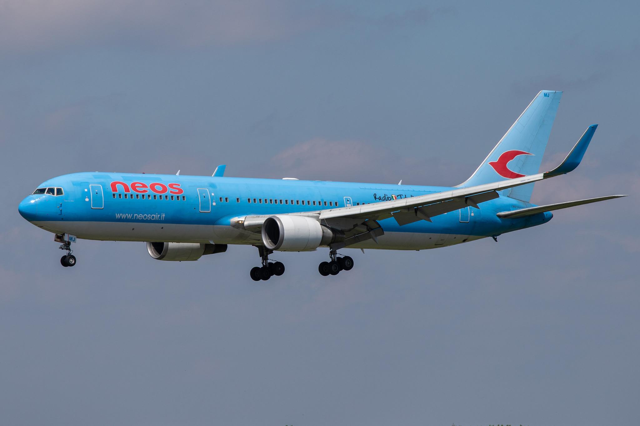 Hamburg Airport: Neos (NO / NOS) |  Boeing 767-306(ER) B763 | I-NDMJ | MSN 27958