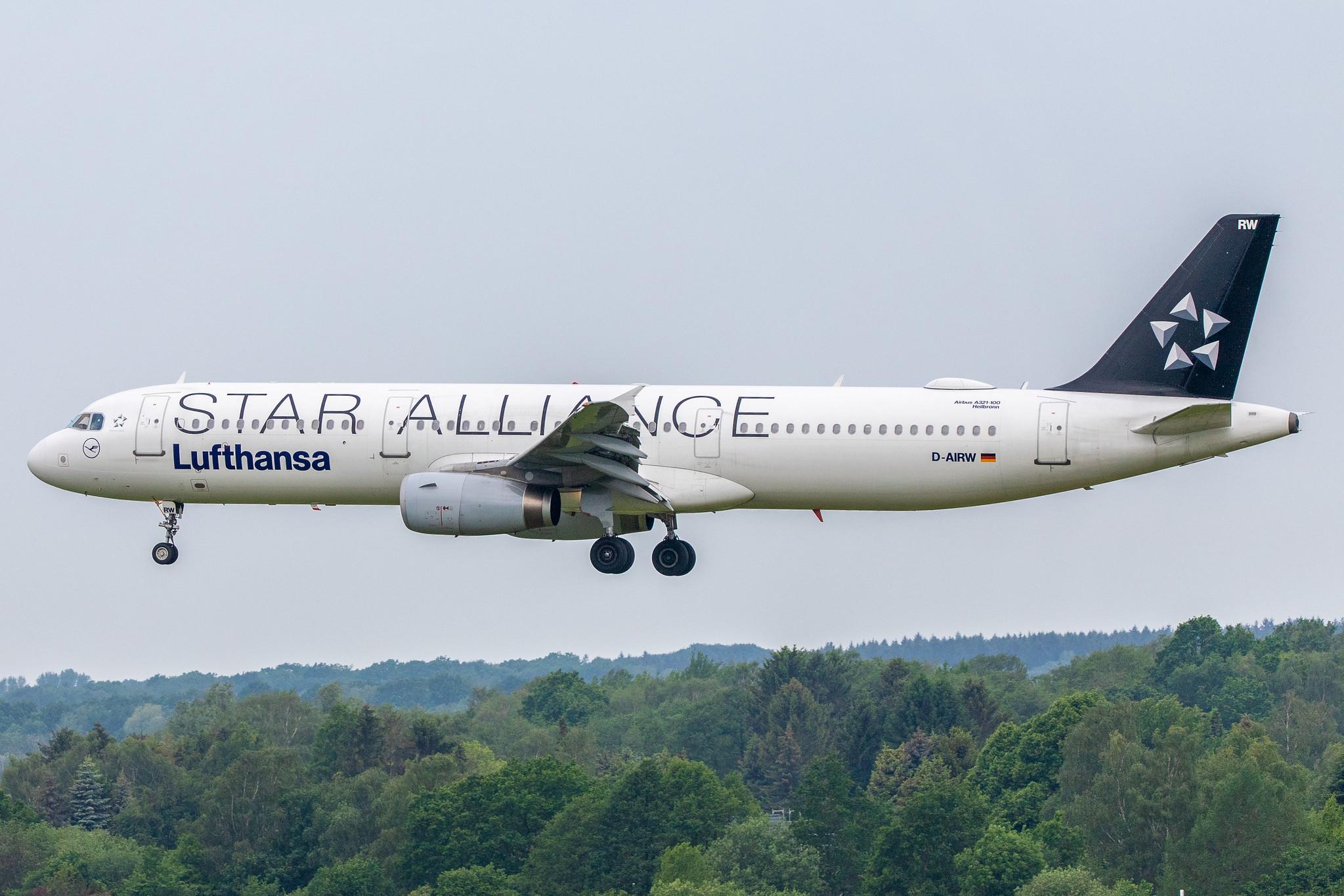 Hamburg Airport: Lufthansa (LH / DLH) |  Livery: Star Alliance Livery |  Airbus A321-131 A321 | D-AIRW | MSN 0699