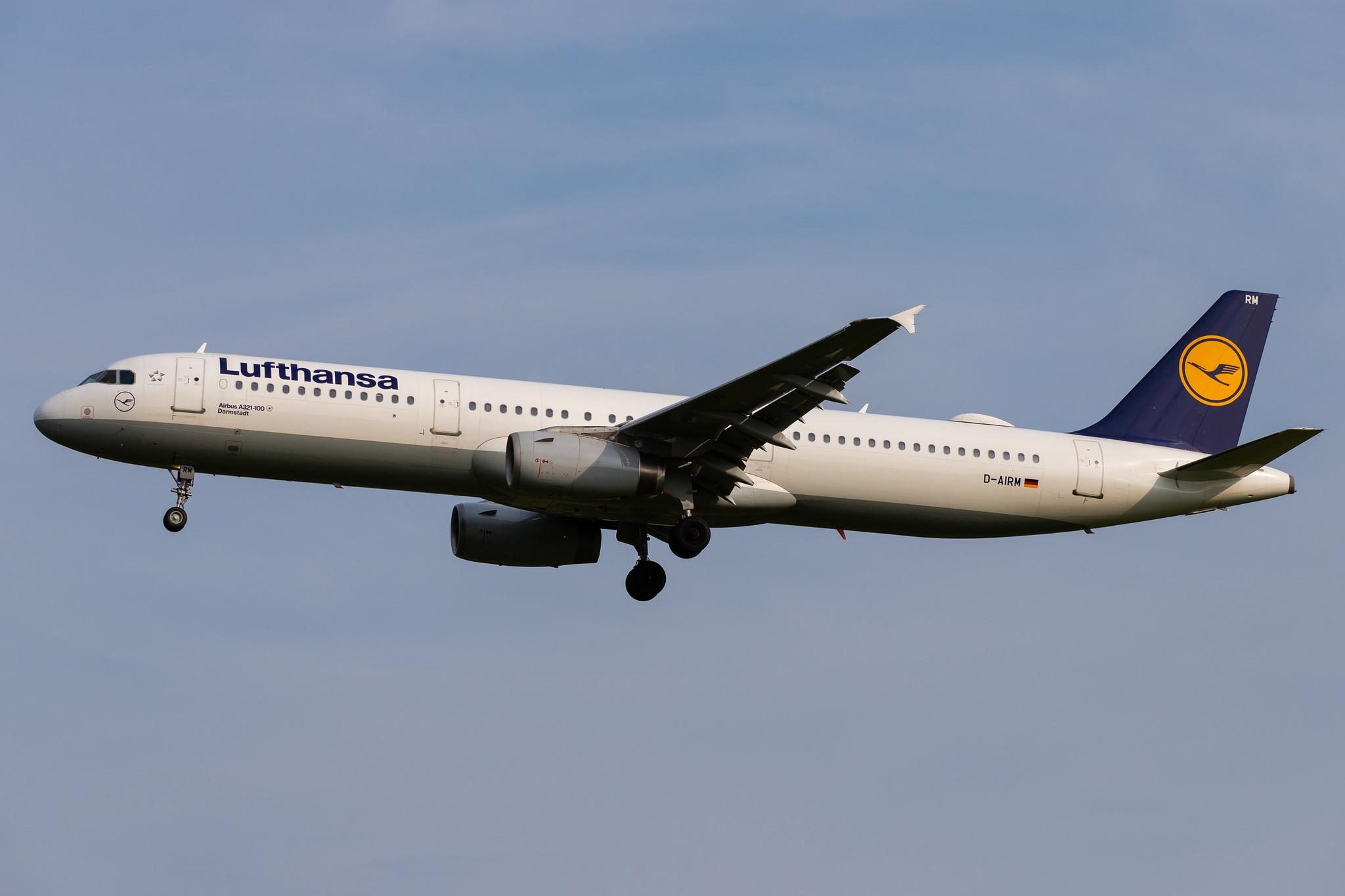 Hamburg Airport: Lufthansa (LH / DLH) |  Airbus A321-131 A321 | D-AIRM | MSN 0518