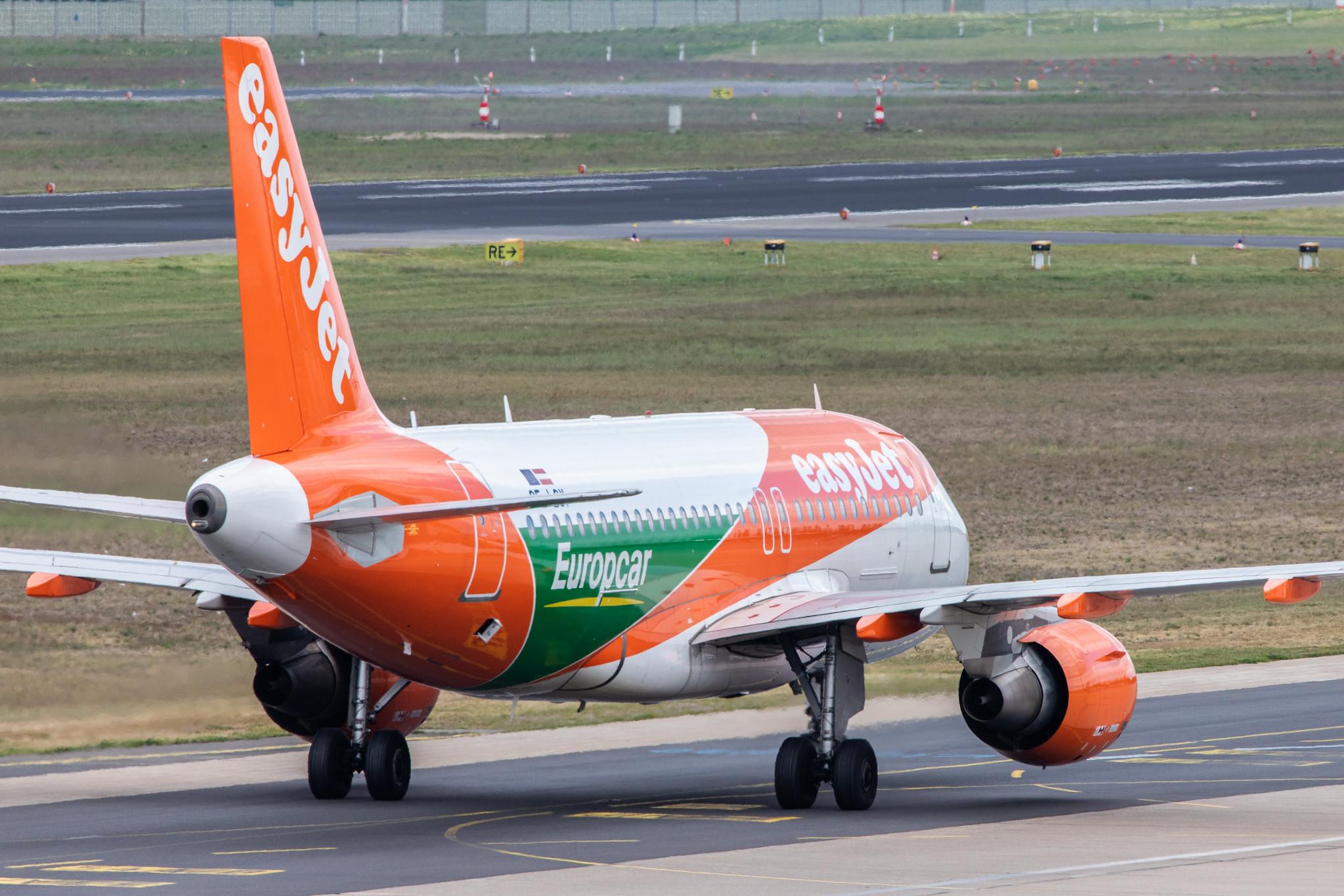 Flughafen Berlin Tegel (TXL): easyJet (U2 / EZY) |  Livery: Europcar Livery | Operator: easyJet Europe |  Airbus A319-111 A319 | OE-LQY | MSN 3683