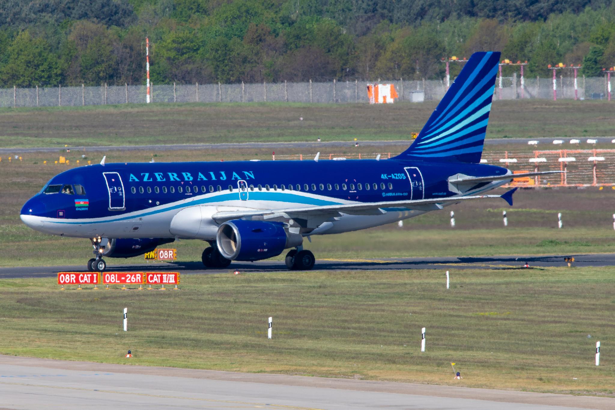 Flughafen Berlin Tegel (TXL): Azerbaijan Airlines Airbus A319-111 A319 4K-AZ05 MSN 2788