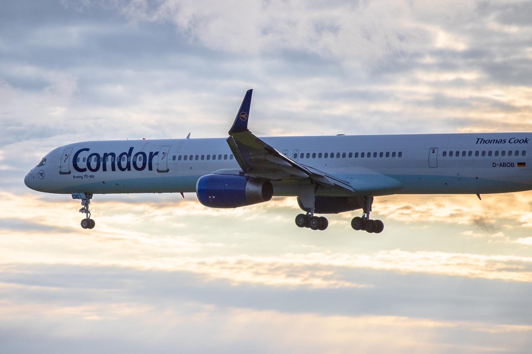 Hamburg Airport: Condor (DE / CFG) |  Boeing 757-330 B753 | D-ABOB | MSN 29017