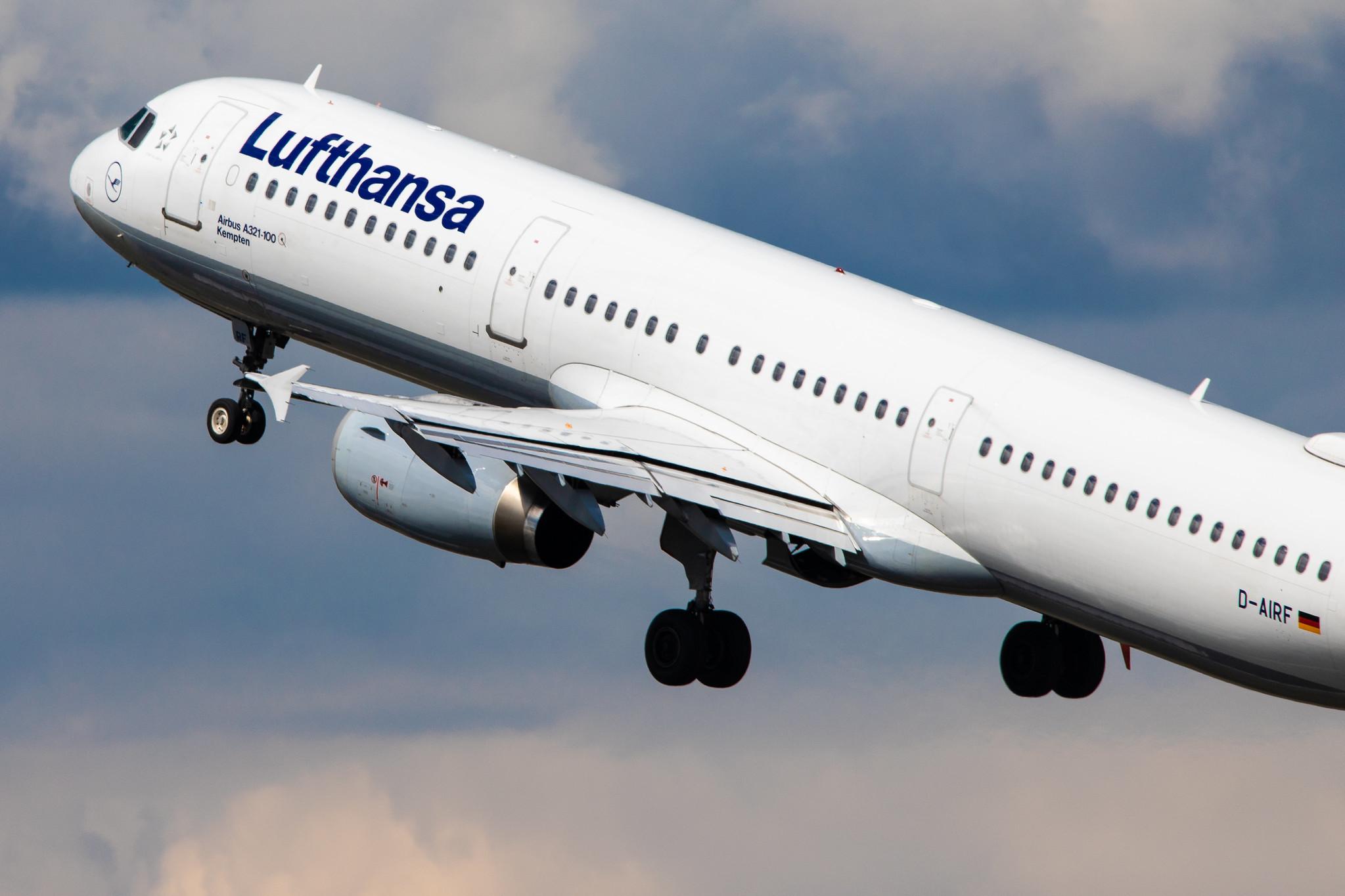 Flughafen Berlin Tegel (TXL): Lufthansa (LH / DLH) |  Airbus A321-131 A321 | D-AIRF | MSN 0493