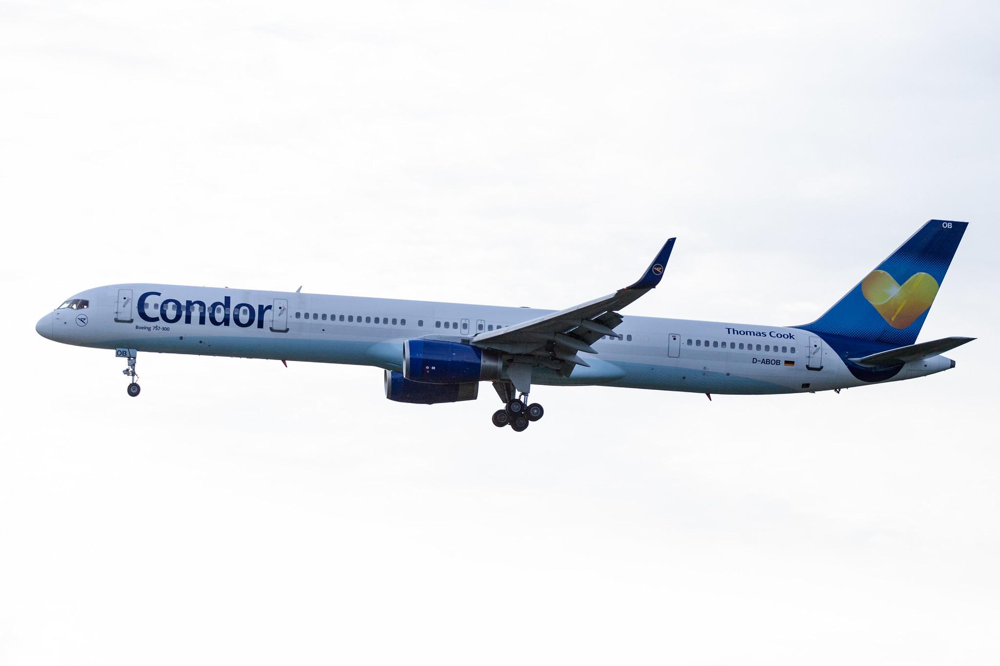 Hamburg Airport: Condor (DE / CFG) |  Boeing 757-330 B753 | D-ABOB | MSN 29017