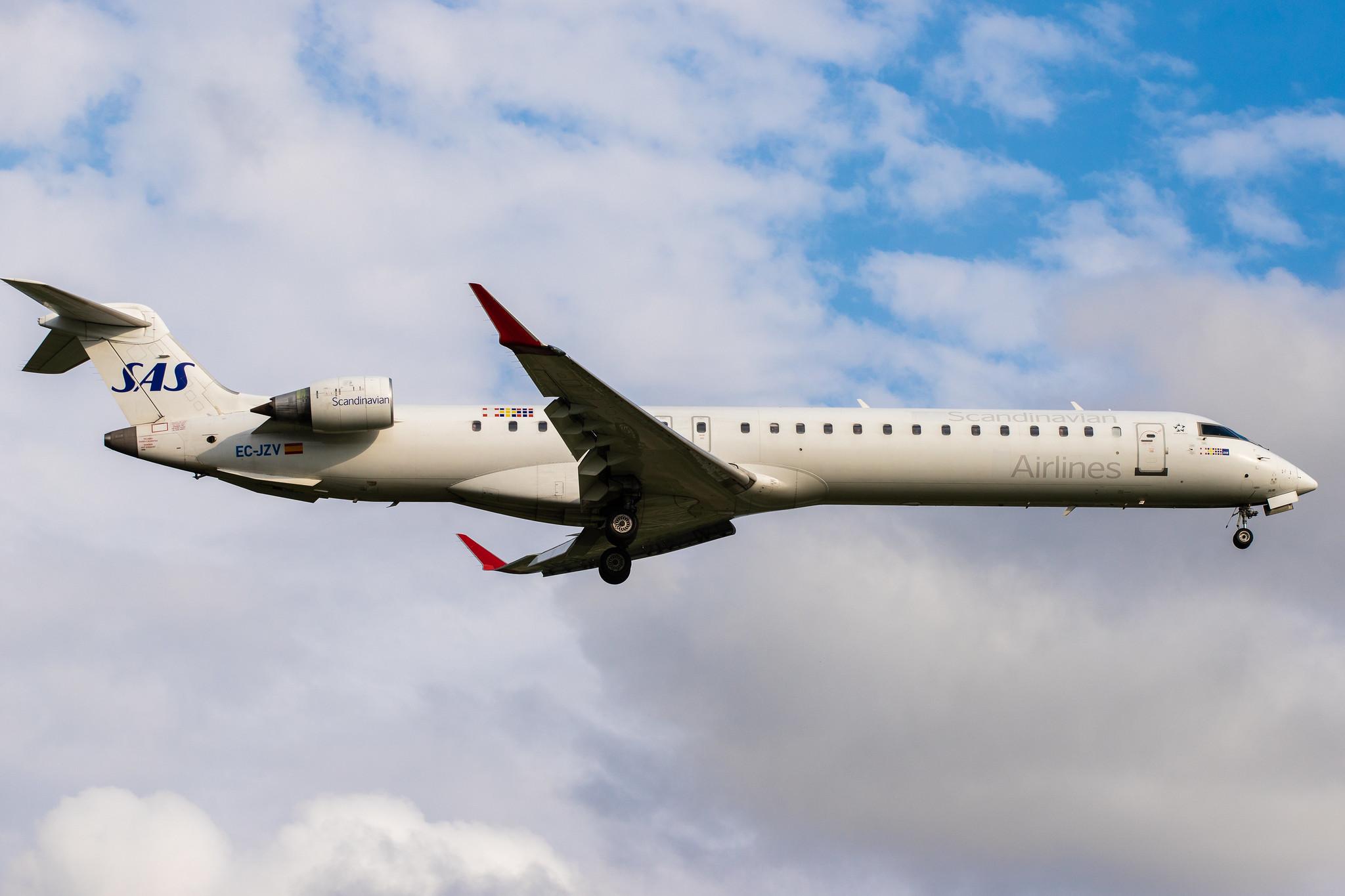 Hamburg Airport: SAS (SK / SAS) | Operator: Air Nostrum |  Mitsubishi CRJ-900ER CRJ9 | EC-JZV | MSN 15117