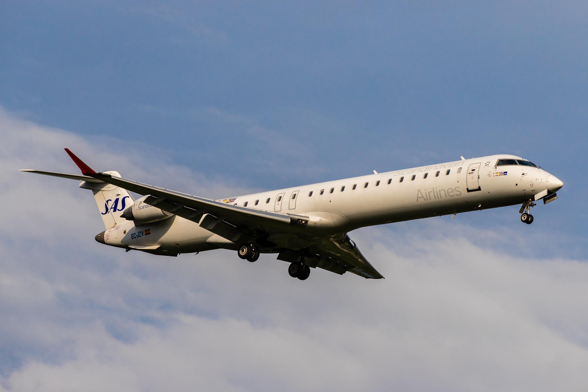 Hamburg Airport: SAS (SK / SAS) | Operator: Air Nostrum |  Mitsubishi CRJ-900ER CRJ9 | EC-JZV | MSN 15117