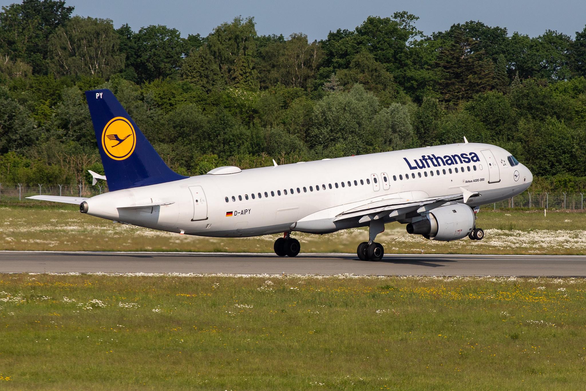 Hamburg Airport: Lufthansa (LH / DLH) |  Airbus A320-211 A320 | D-AIPY | MSN 0161