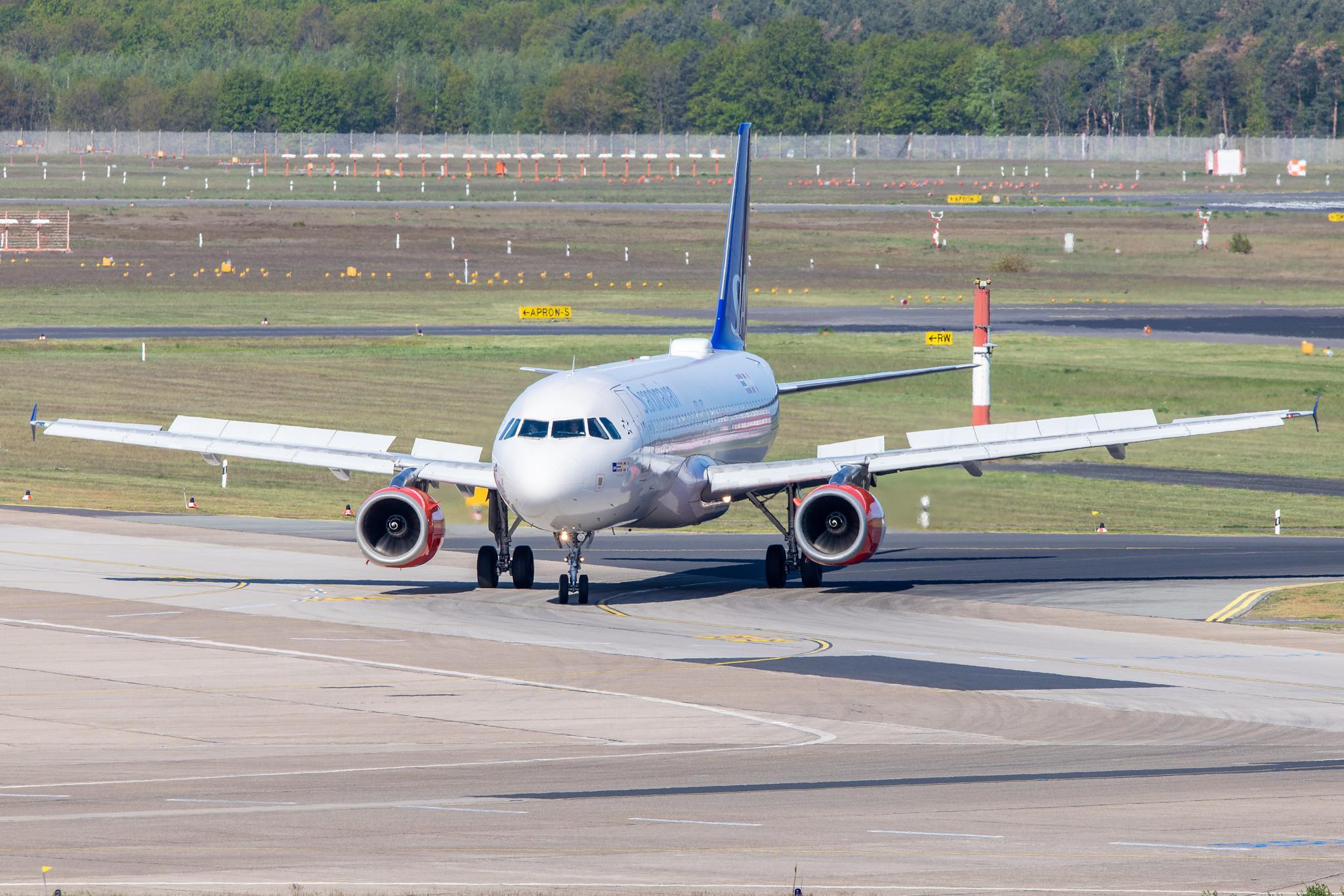 Flughafen Berlin Tegel (TXL): SAS (SK / SAS) |  Airbus A320-232 A320 | OY-KAN | MSN 2958