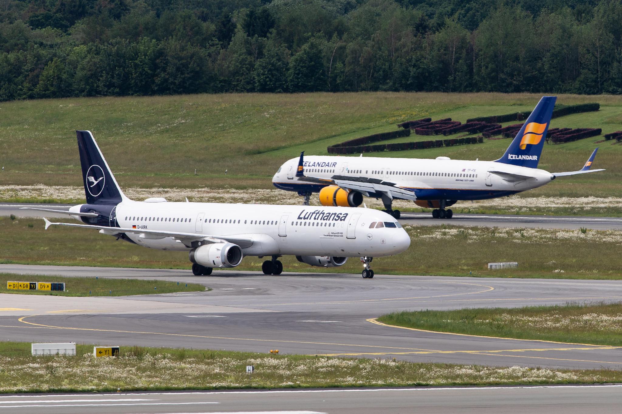Hamburg Airport: Lufthansa (LH / DLH) |  Airbus A321-131 A321 | D-AIRK | MSN 0502