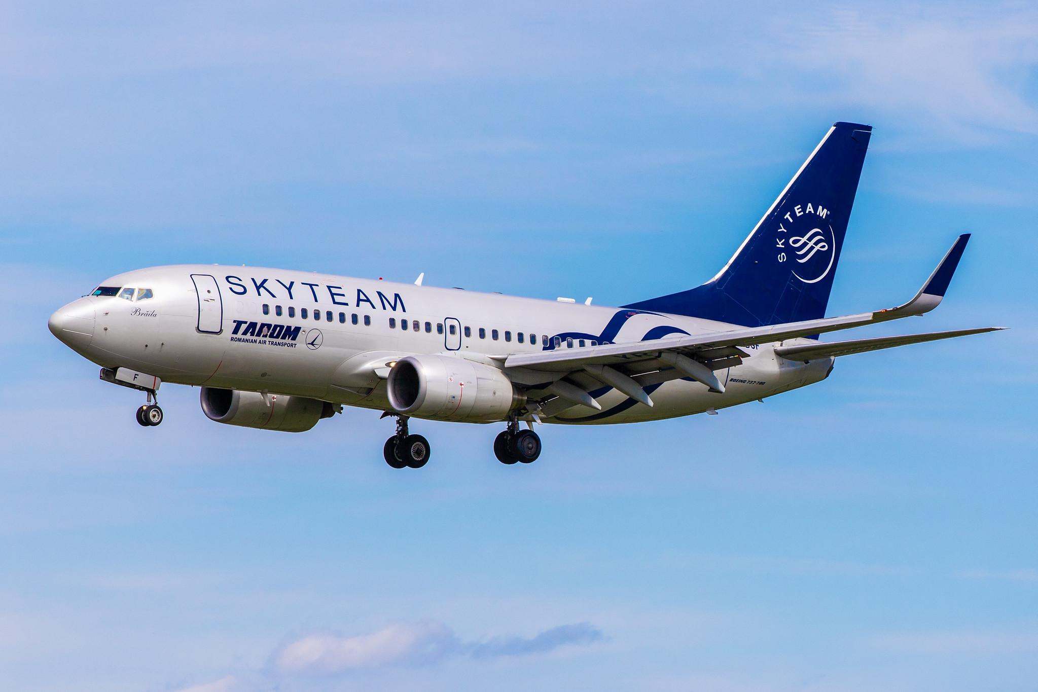 Hamburg Airport: Tarom (RO / ROT) |  Livery: SkyTeam Livery |  Boeing 737-78J B737 | YR-BGF | MSN 28440