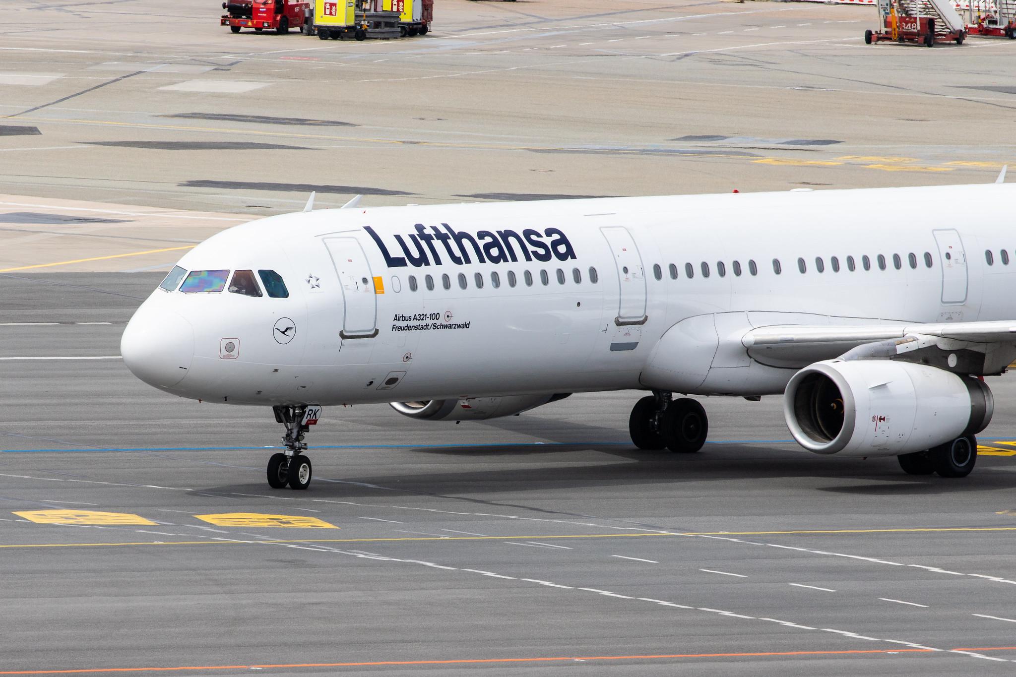 Hamburg Airport: Lufthansa (LH / DLH) |  Airbus A321-131 A321 | D-AIRK | MSN 0502