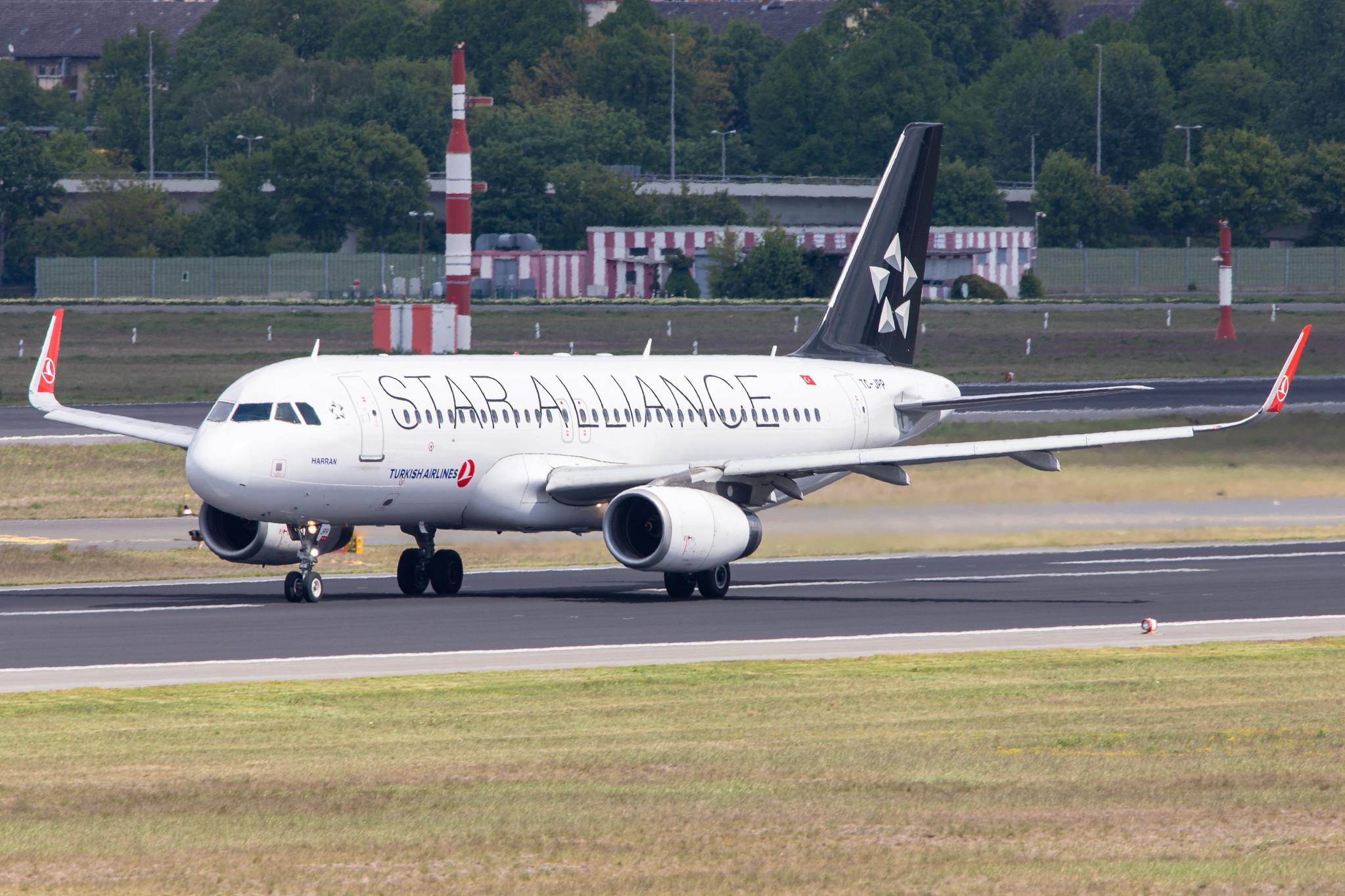 Flughafen Berlin Tegel (TXL): Turkish Airlines (TK / THY) |  Livery: Star Alliance Livery |  Airbus A320-232 A320 | TC-JPP | MSN 3603