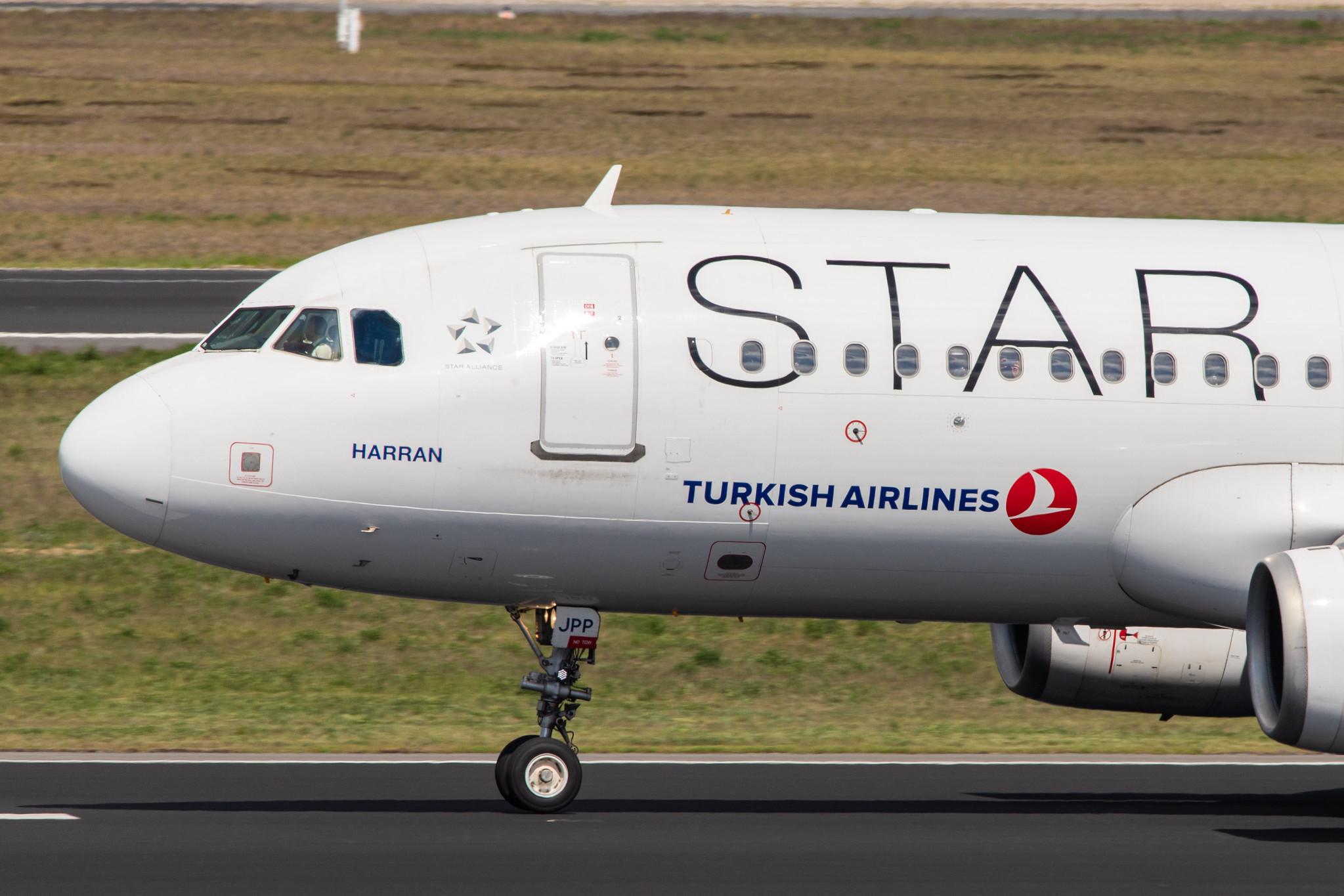 Flughafen Berlin Tegel (TXL): Turkish Airlines (TK / THY) |  Livery: Star Alliance Livery |  Airbus A320-232 A320 | TC-JPP | MSN 3603