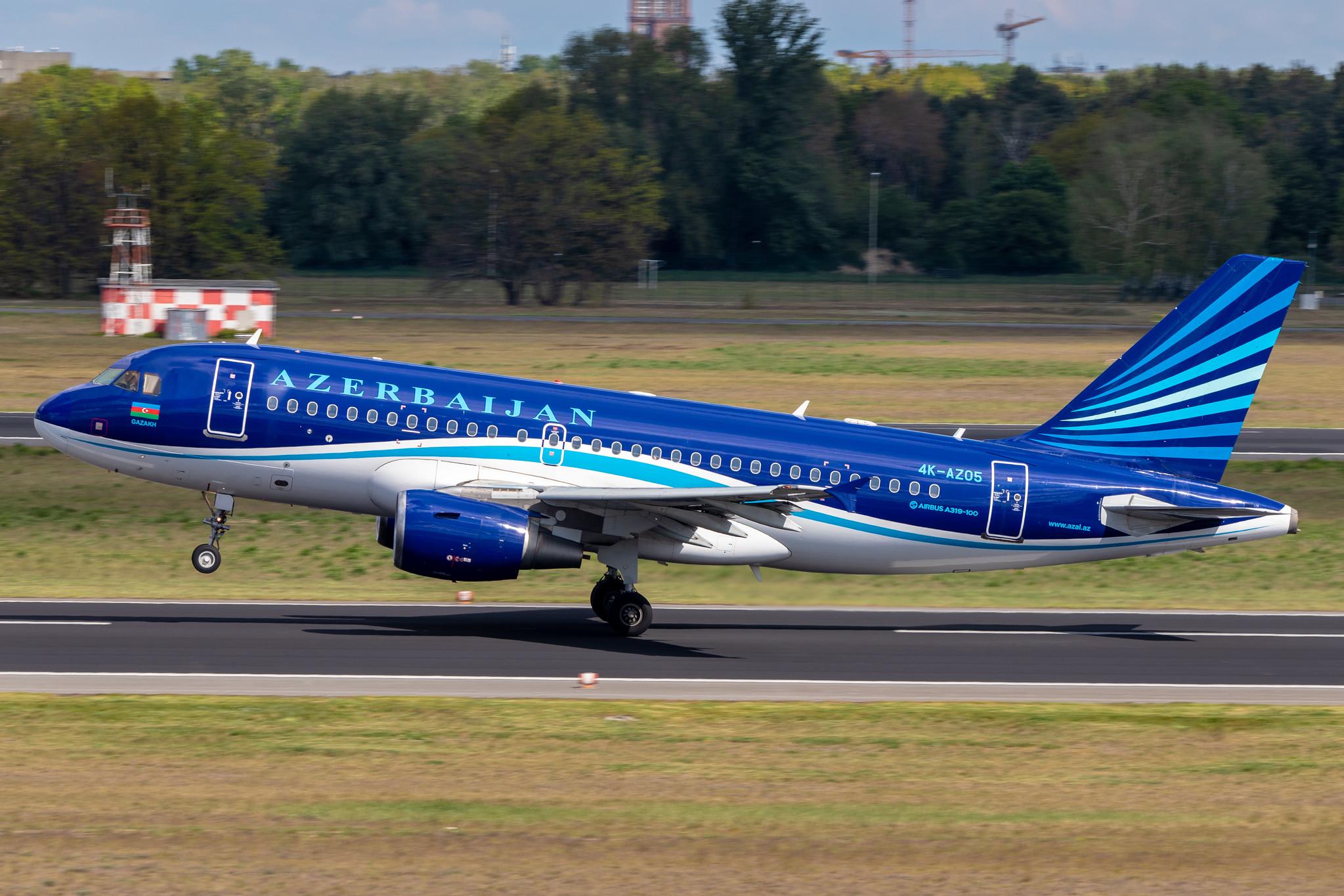 Flughafen Berlin Tegel (TXL): Azerbaijan Airlines Airbus A319-111 A319 4K-AZ05 MSN 2788