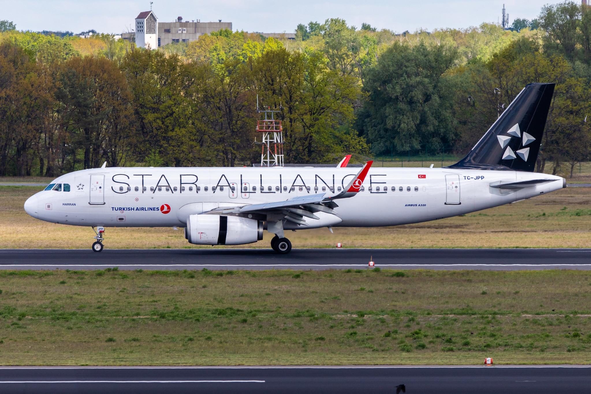 Flughafen Berlin Tegel (TXL): Turkish Airlines (Star Alliance Livery) Airbus A320-232 A320 TC-JPP MSN 3603