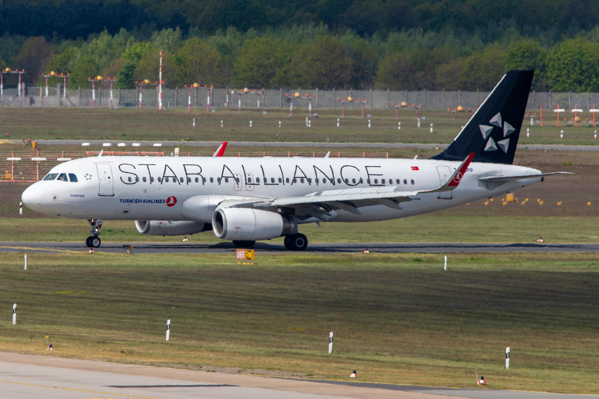 Flughafen Berlin Tegel (TXL): Turkish Airlines (Star Alliance Livery) Airbus A320-232 A320 TC-JPP MSN 3603