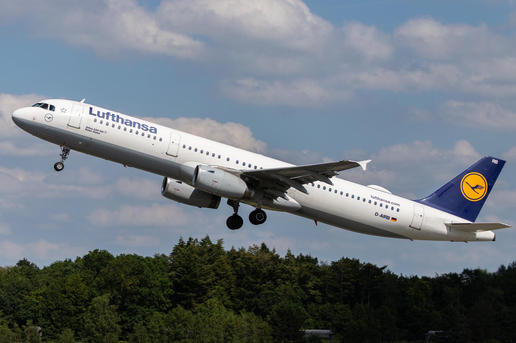 Hamburg Airport: Lufthansa (LH / DLH) |  Airbus A321-131 A321 | D-AIRB | MSN 0468