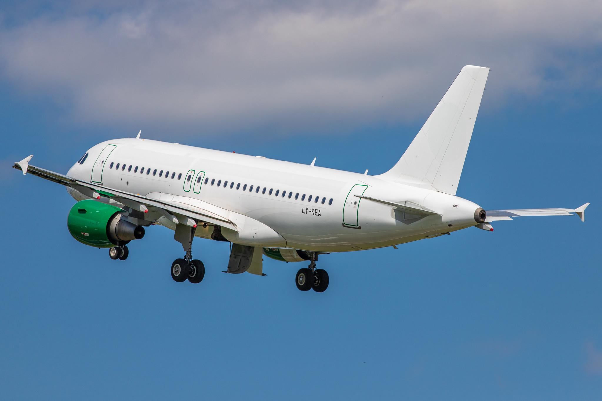 Hamburg Airport: GetJet Airlines (GW / GJT) |  Airbus A319-112 A319 | LY-KEA | MSN 4691